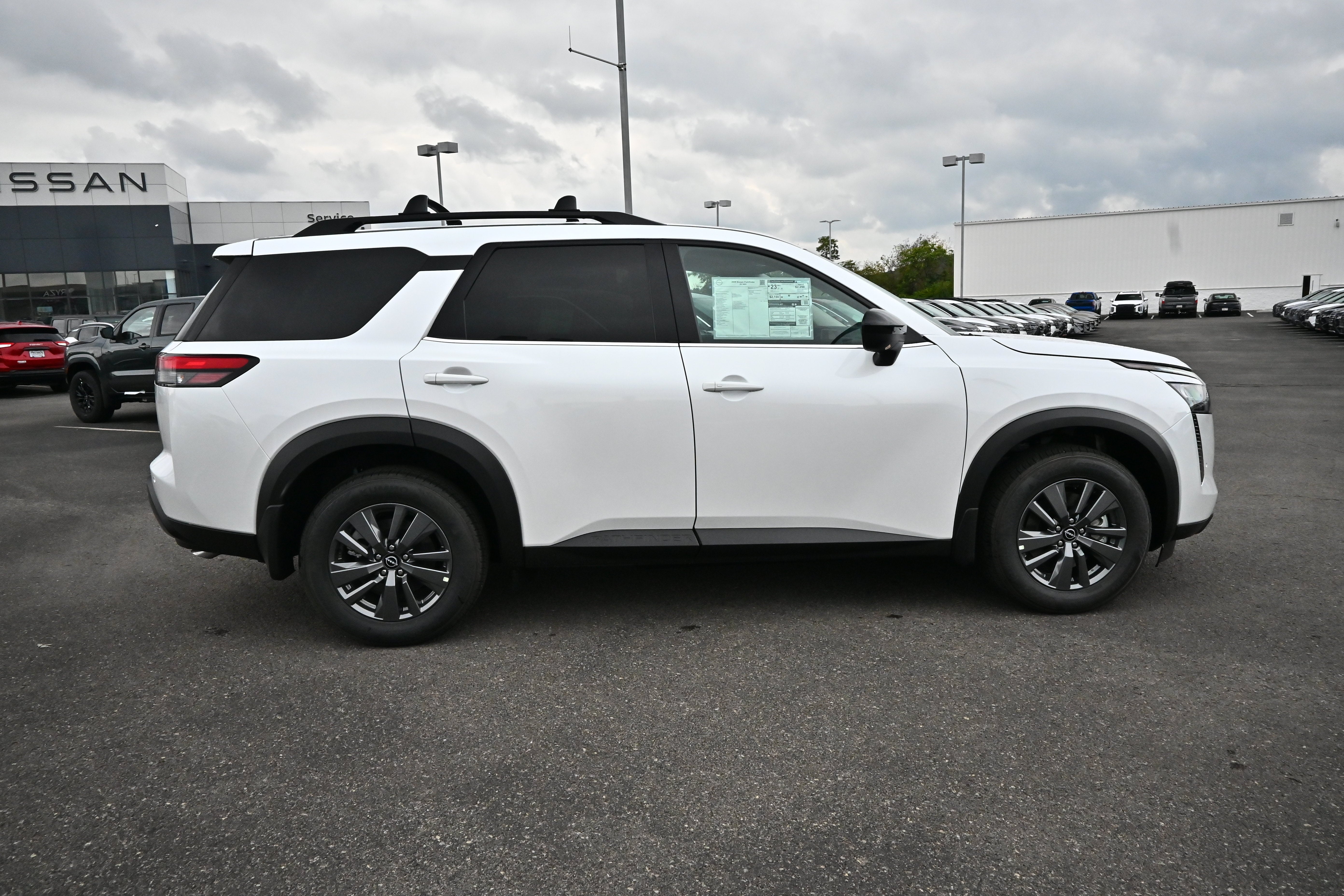 2026 Nissan Pathfinder SV