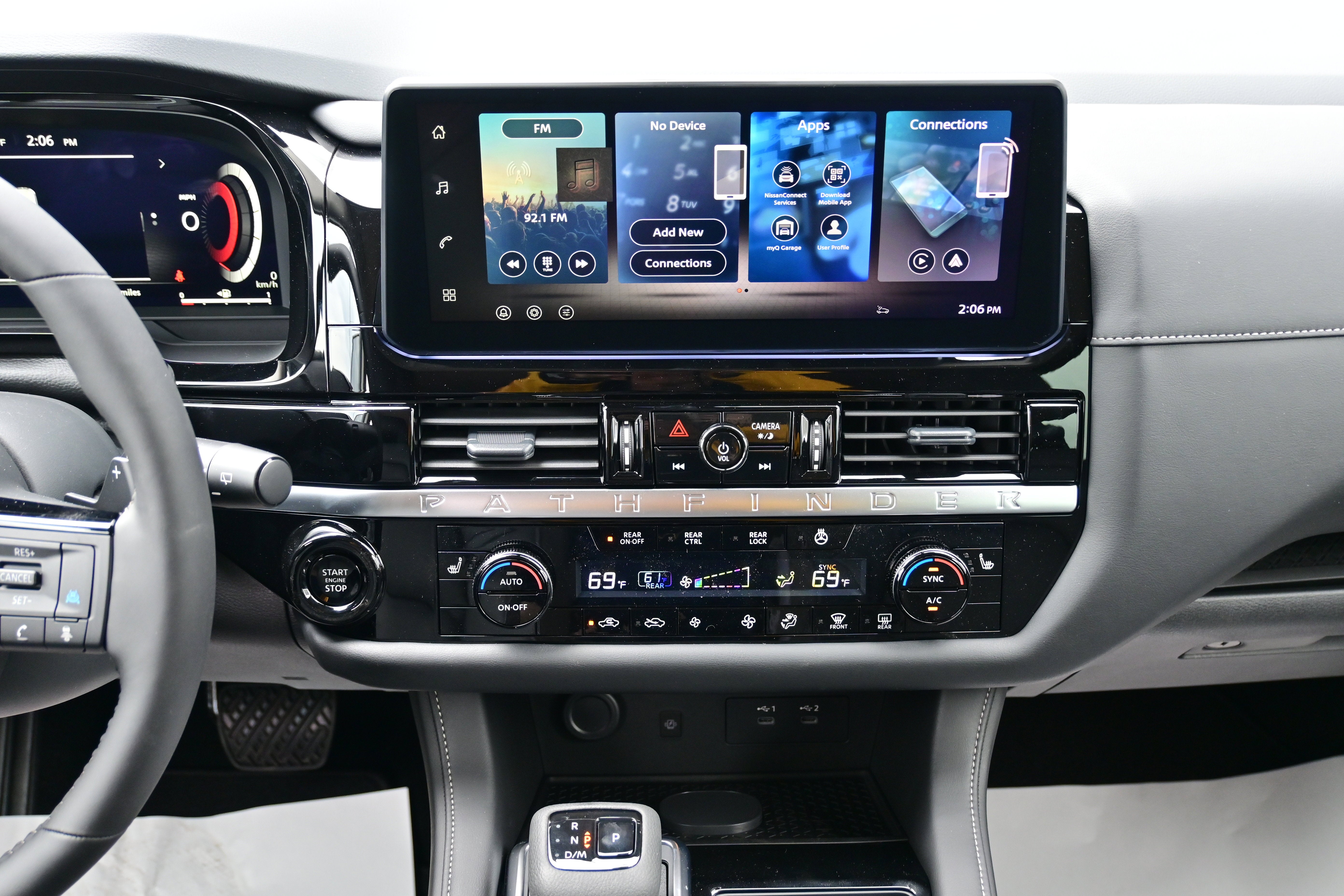 2026 Nissan Pathfinder SL