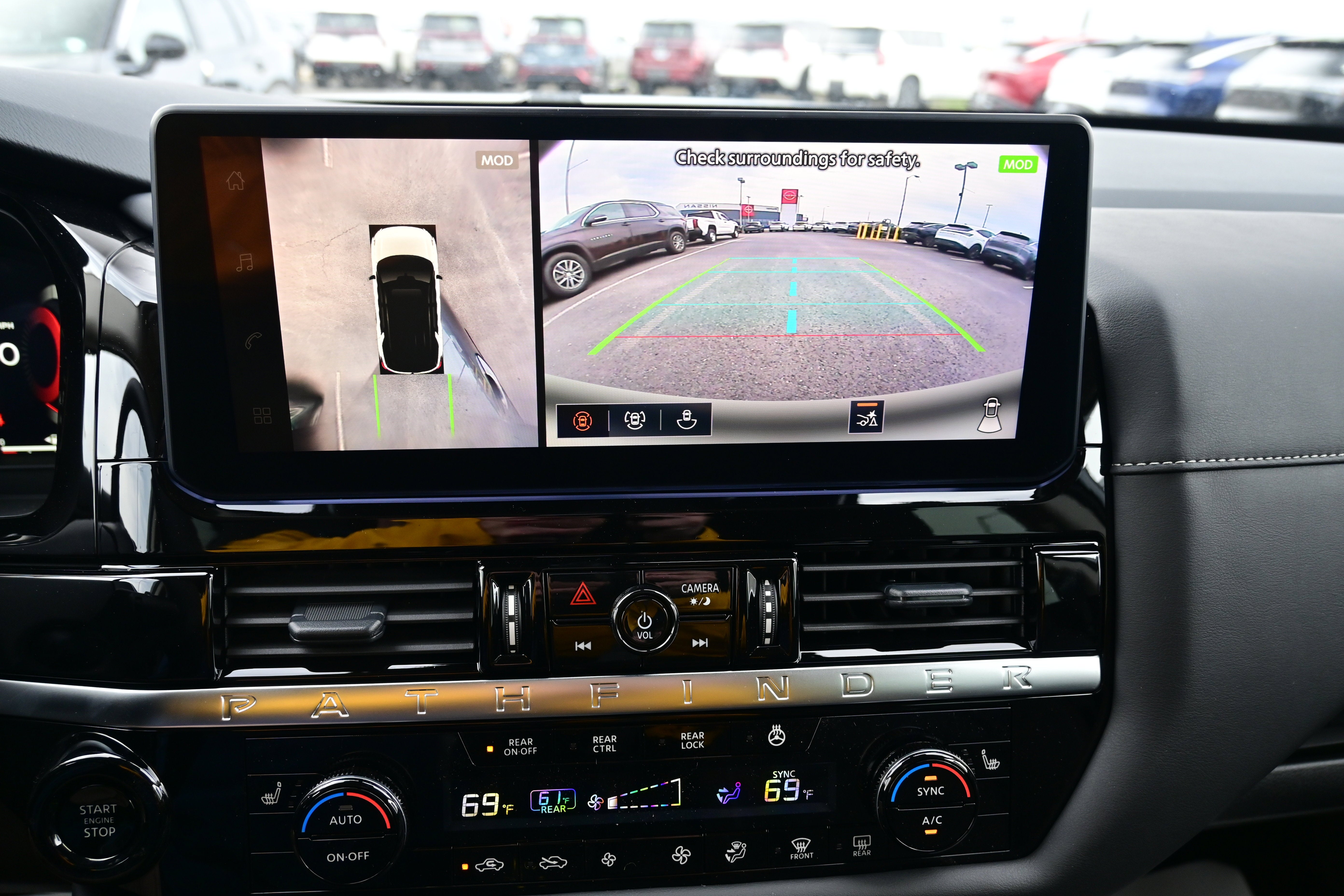 2026 Nissan Pathfinder SL