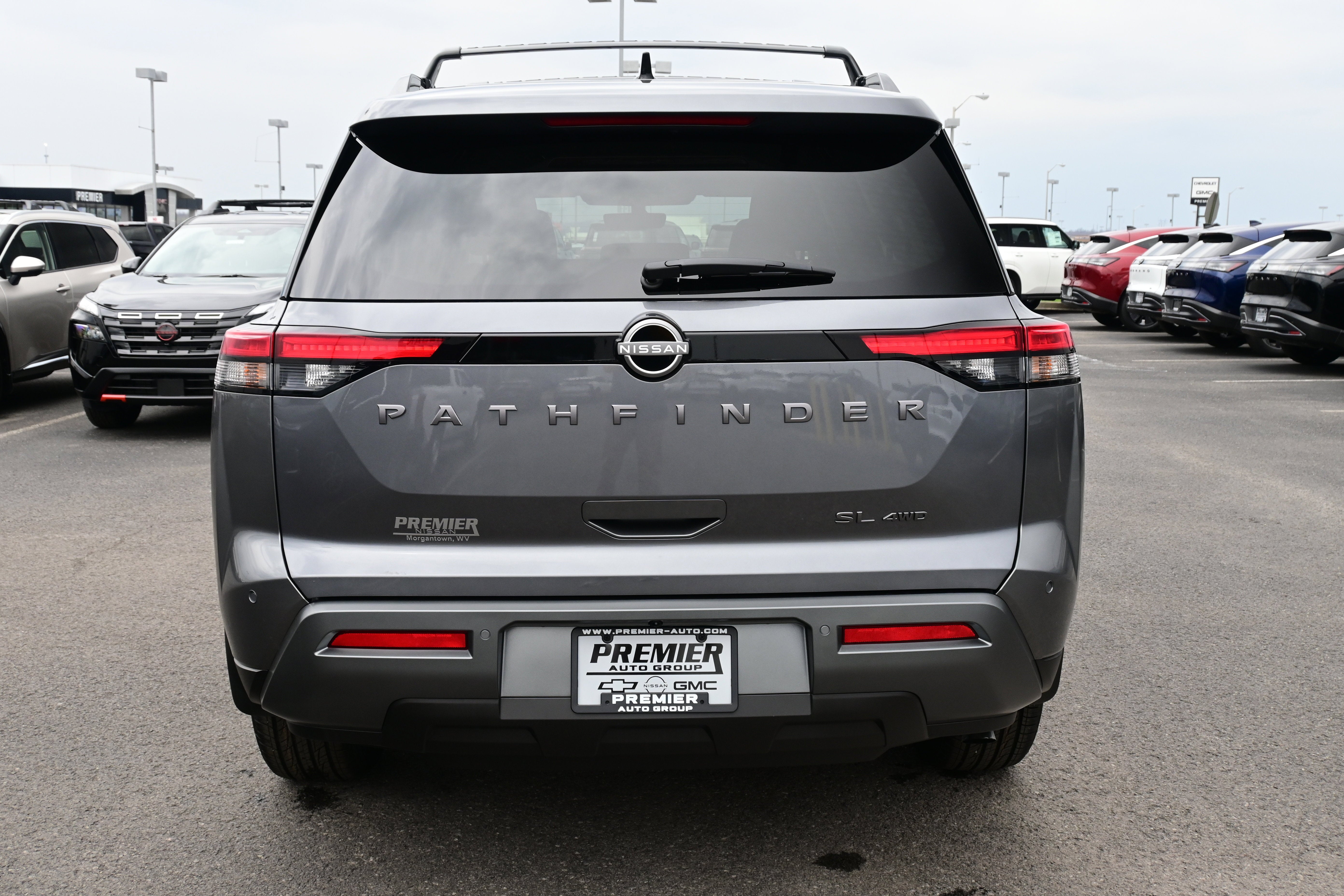 2026 Nissan Pathfinder SL