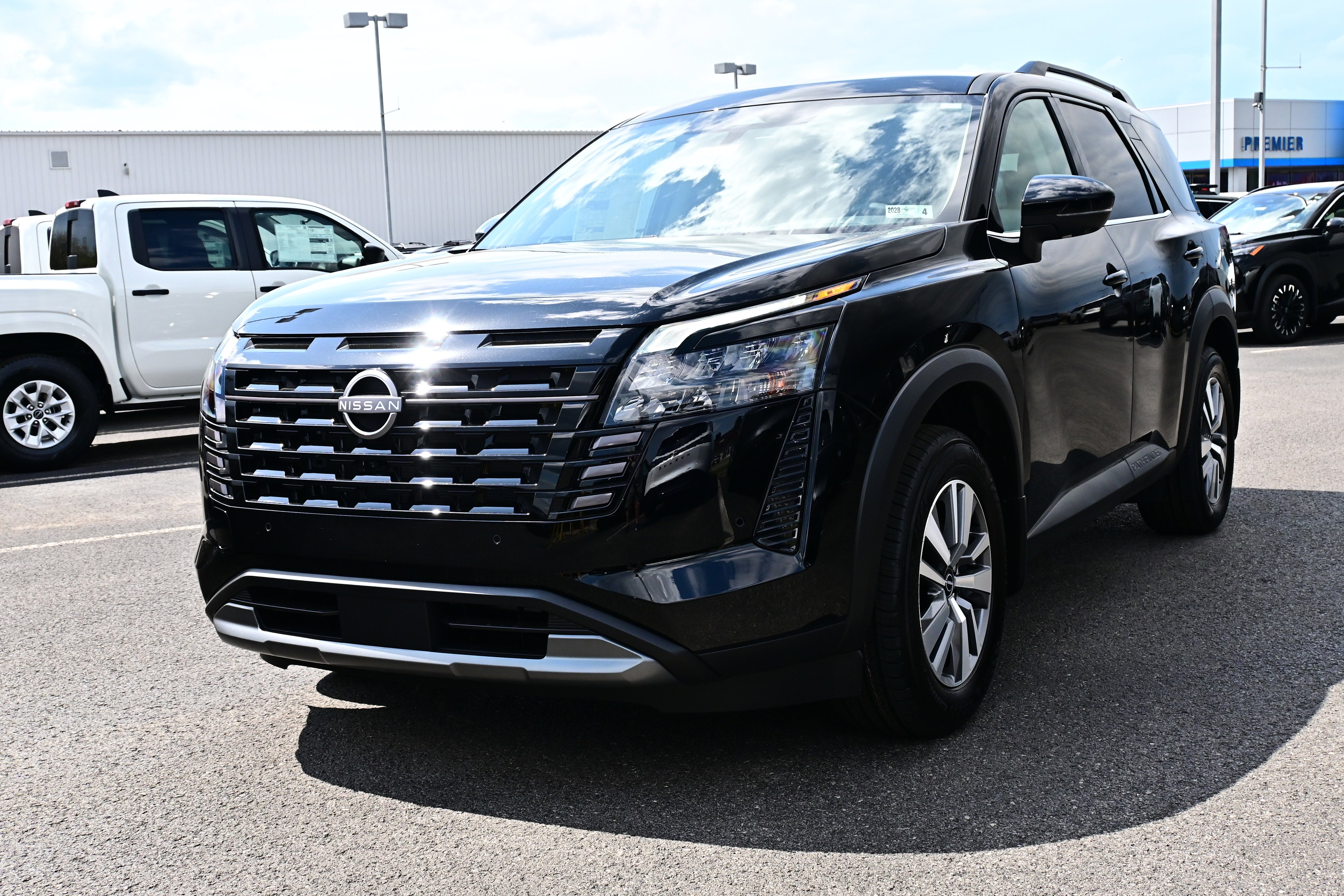 2026 Nissan Pathfinder SL