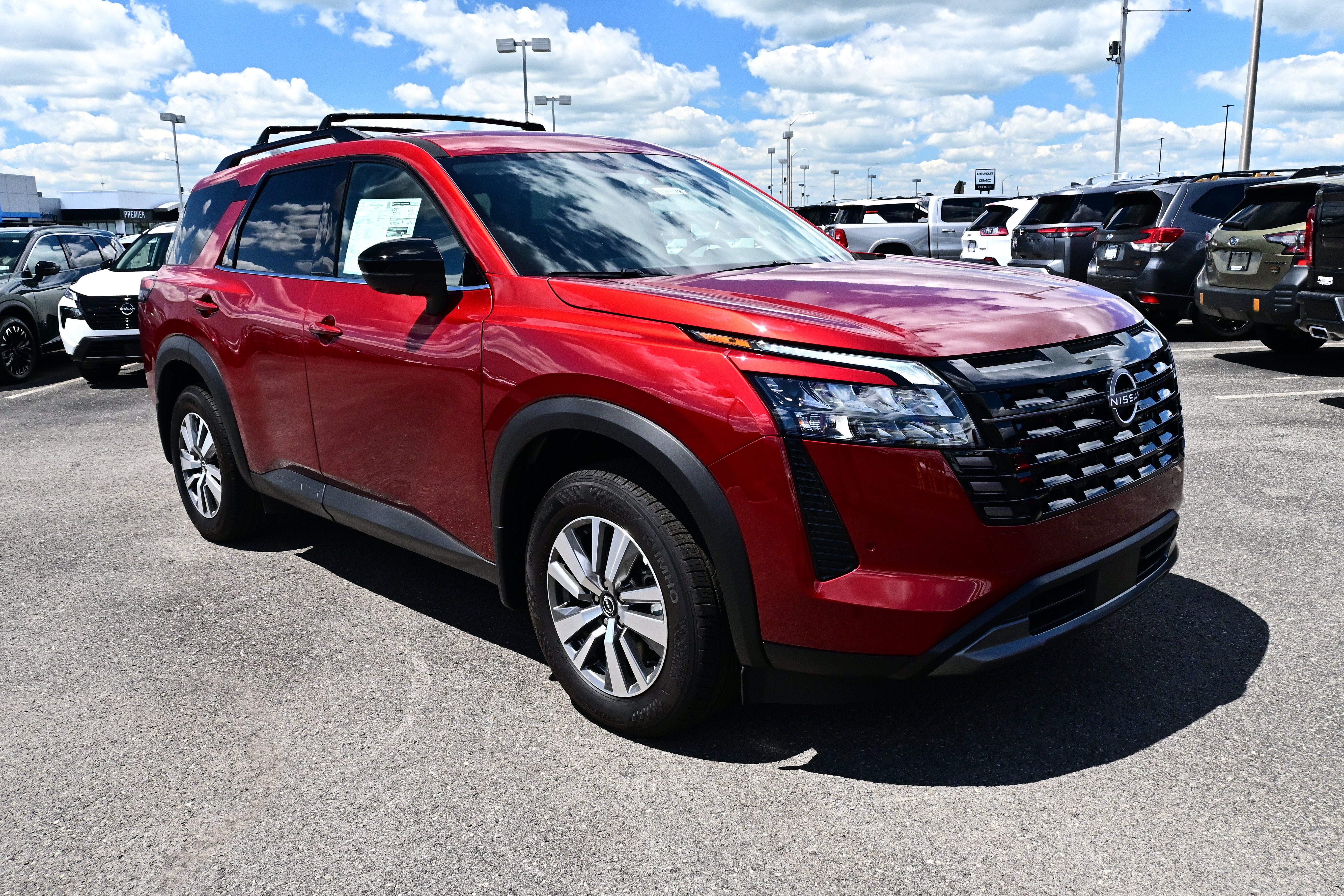 2026 Nissan Pathfinder SL