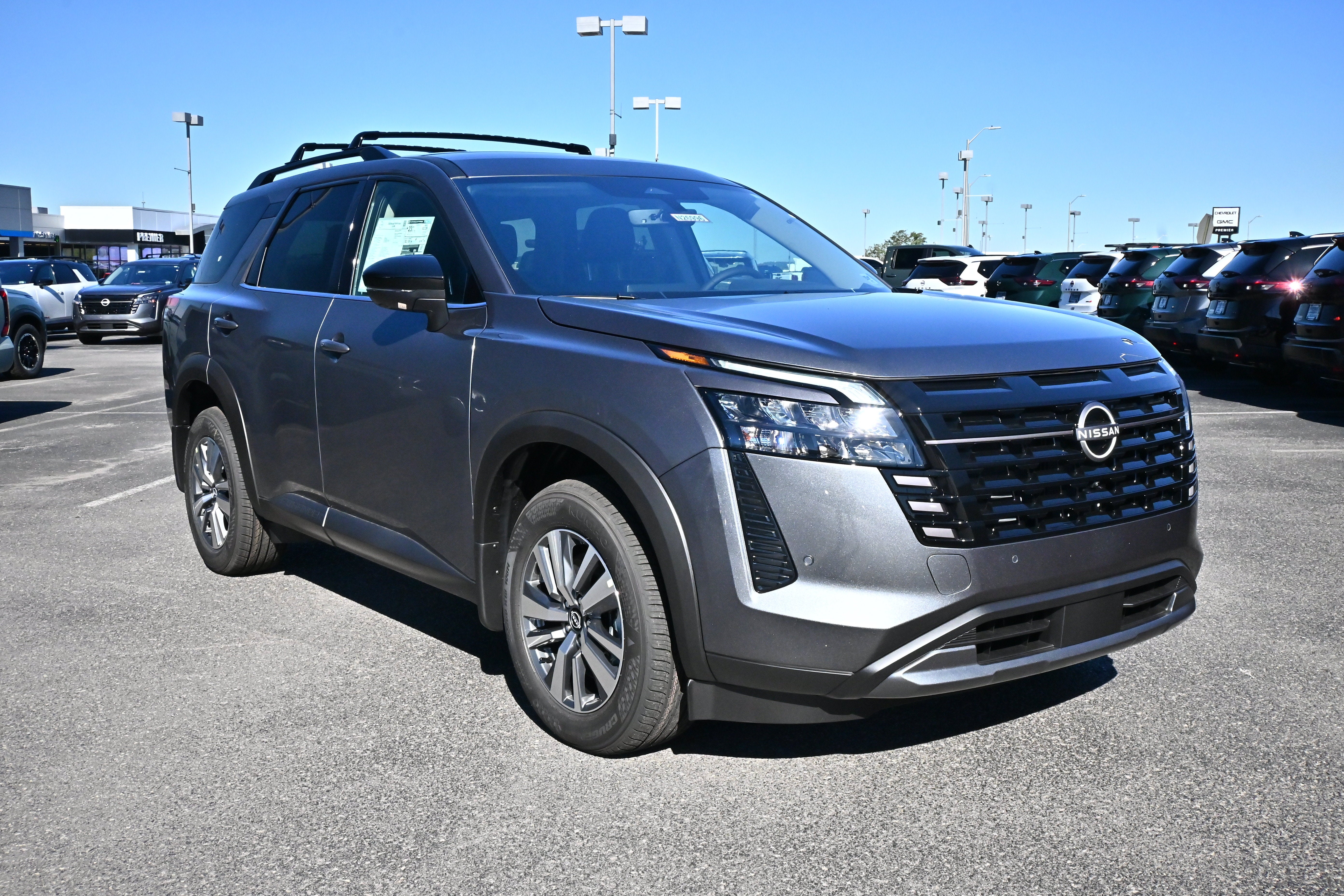 2026 Nissan Pathfinder SL