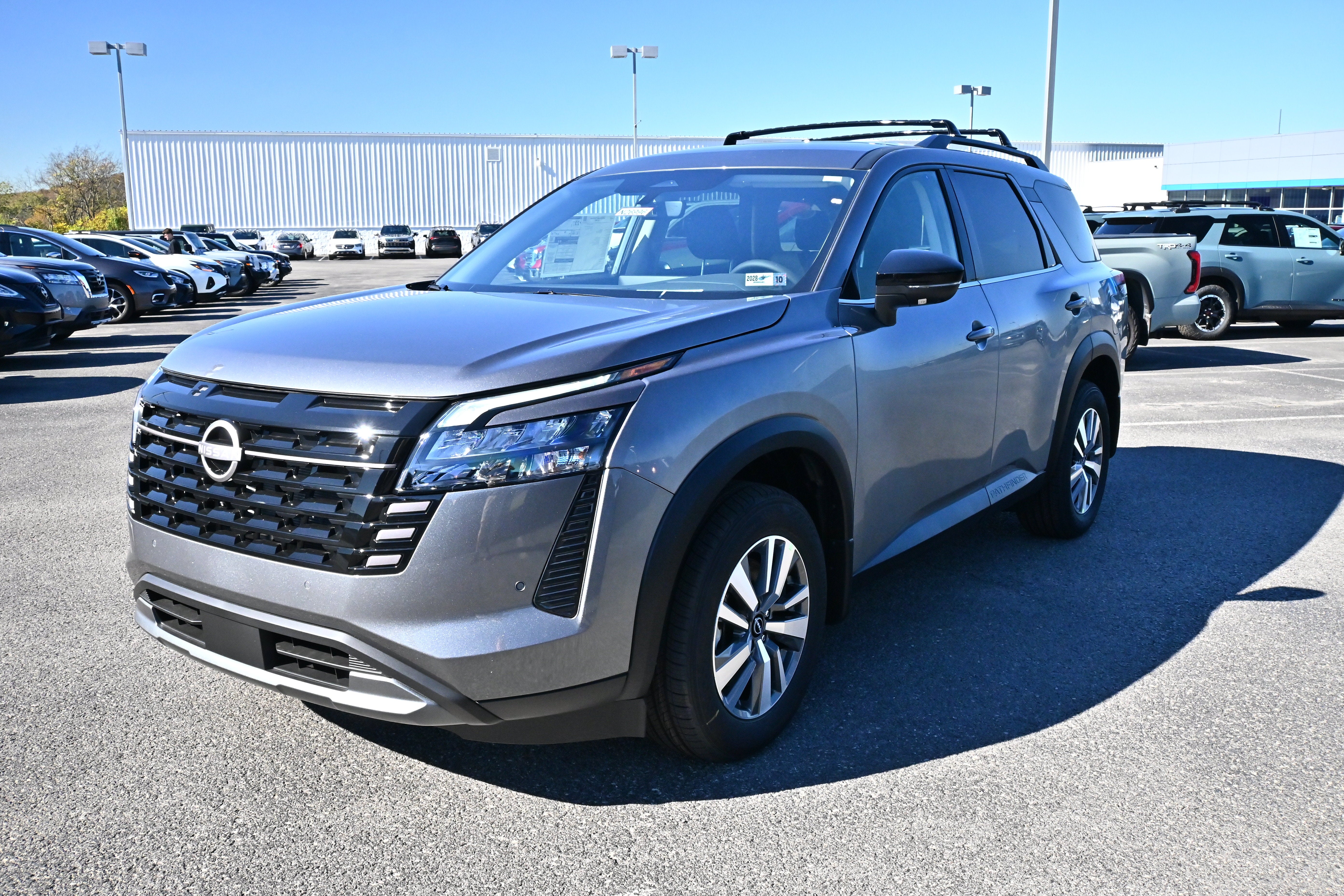 2026 Nissan Pathfinder SL