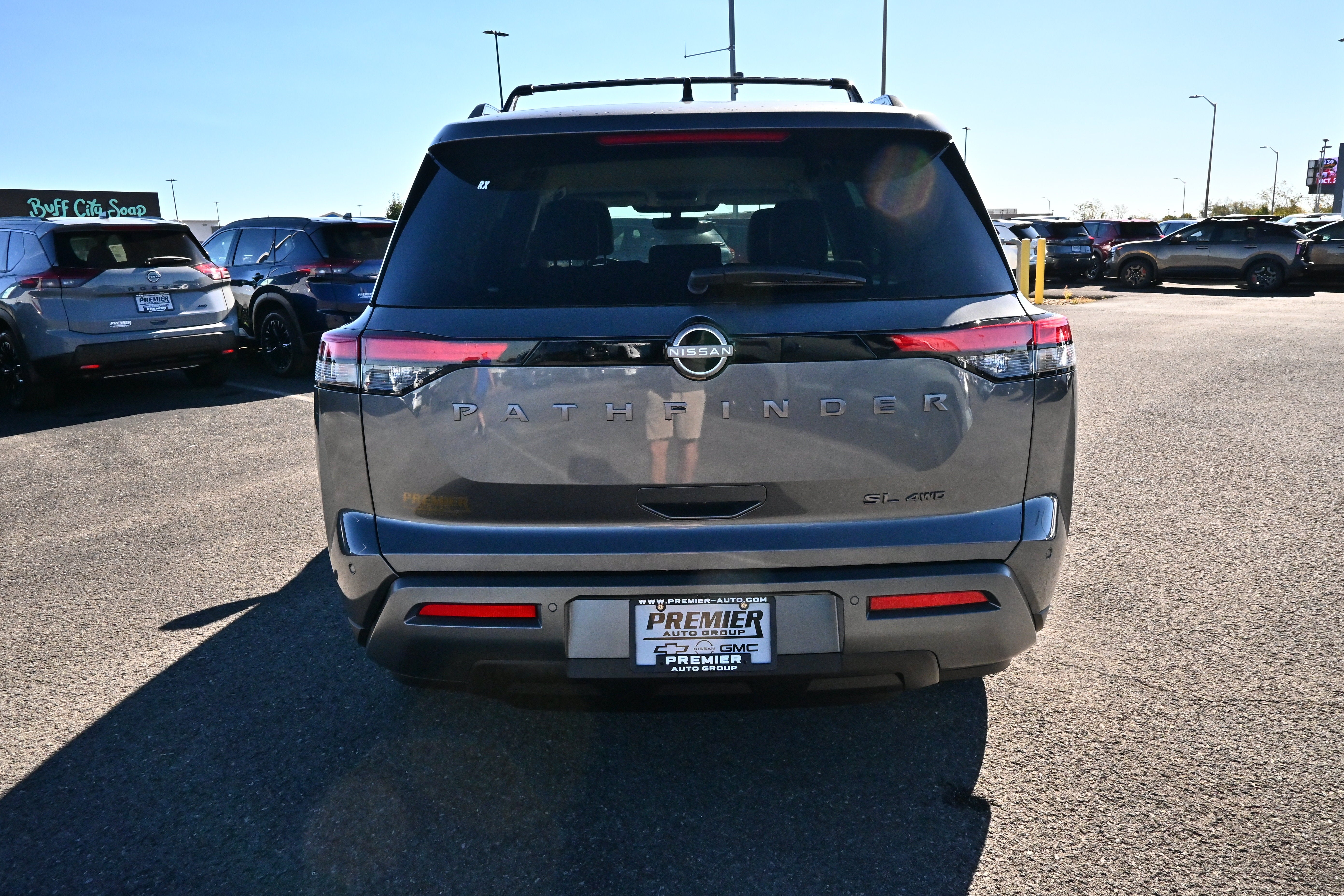 2026 Nissan Pathfinder SL