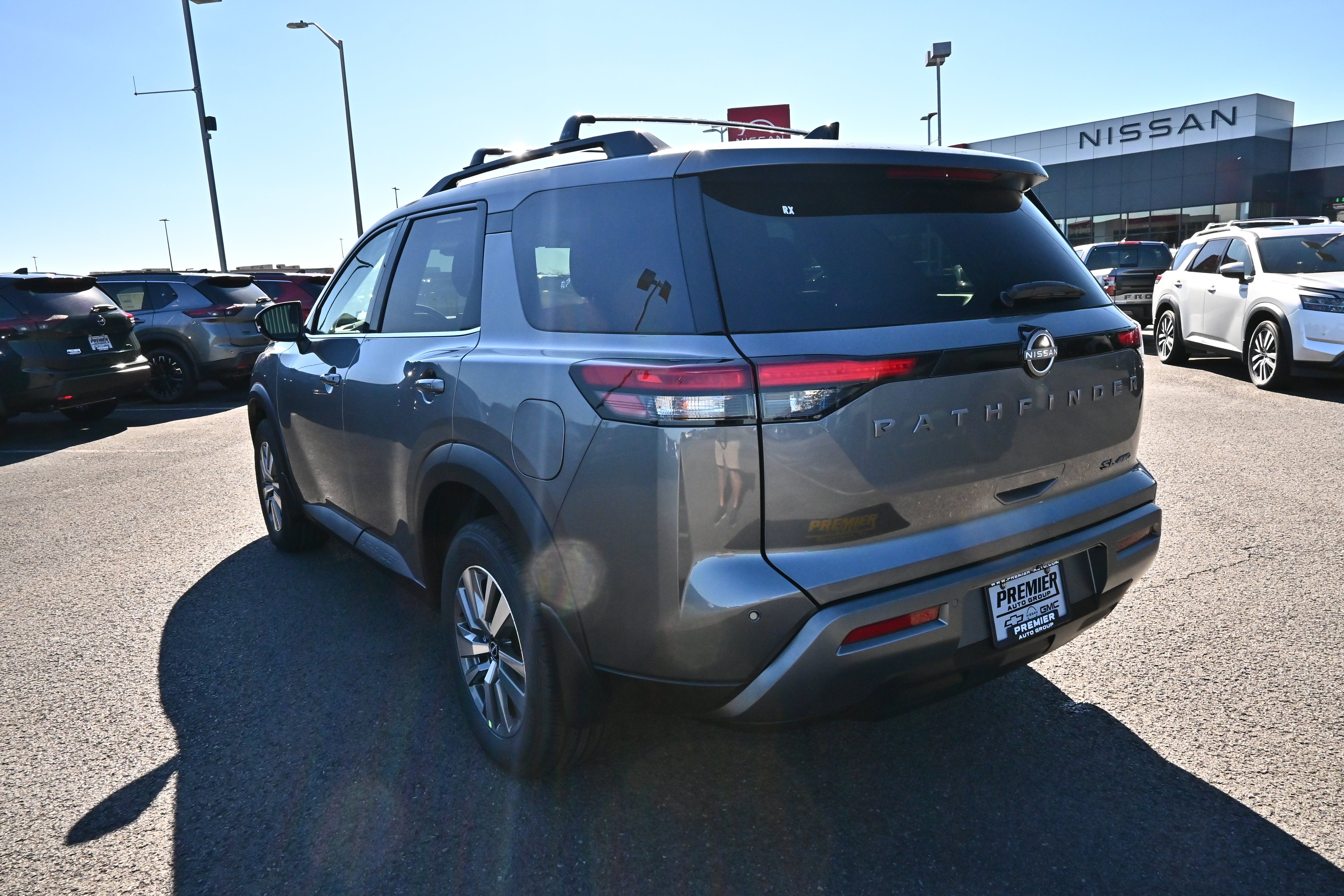 2026 Nissan Pathfinder SL