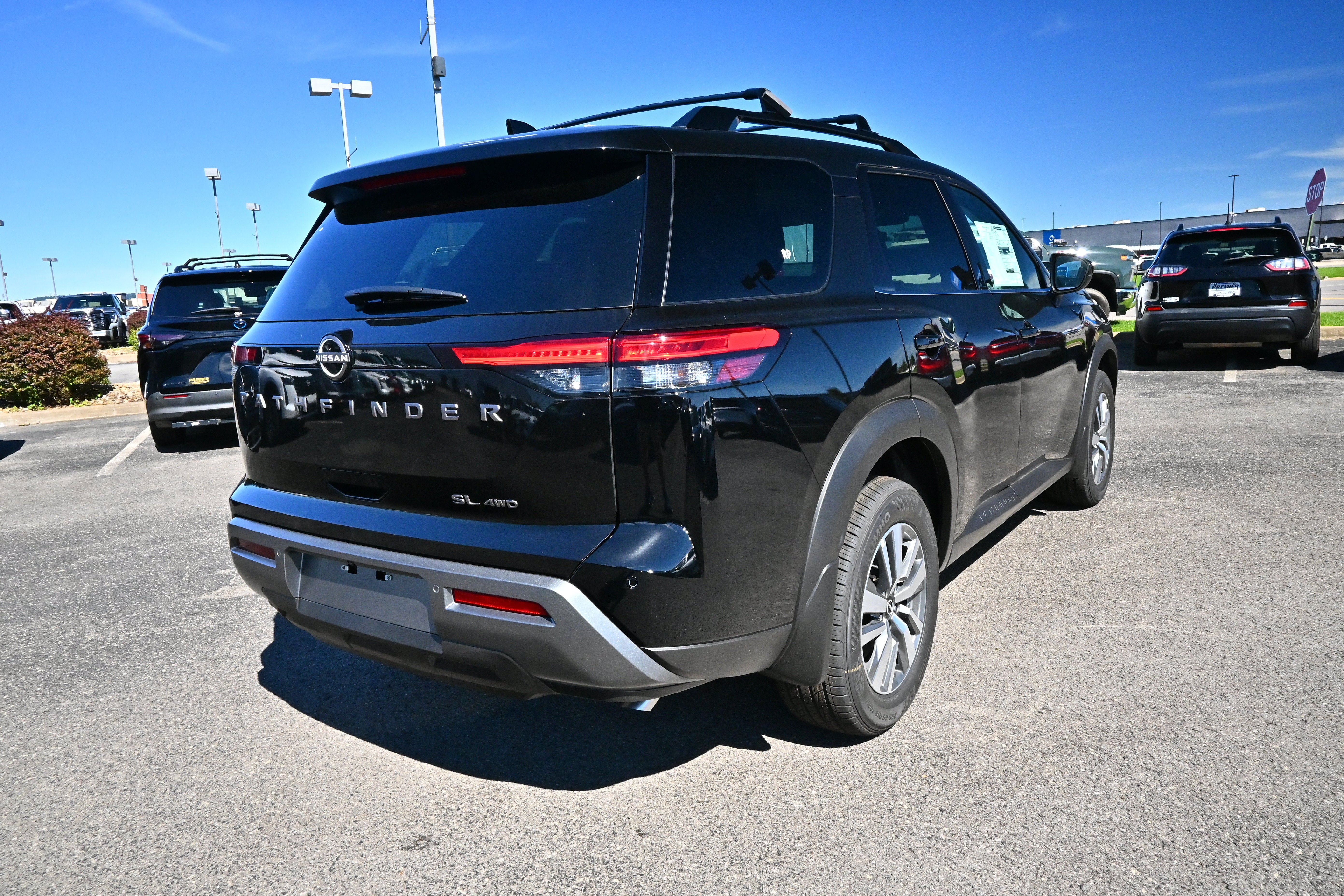 2026 Nissan Pathfinder SL