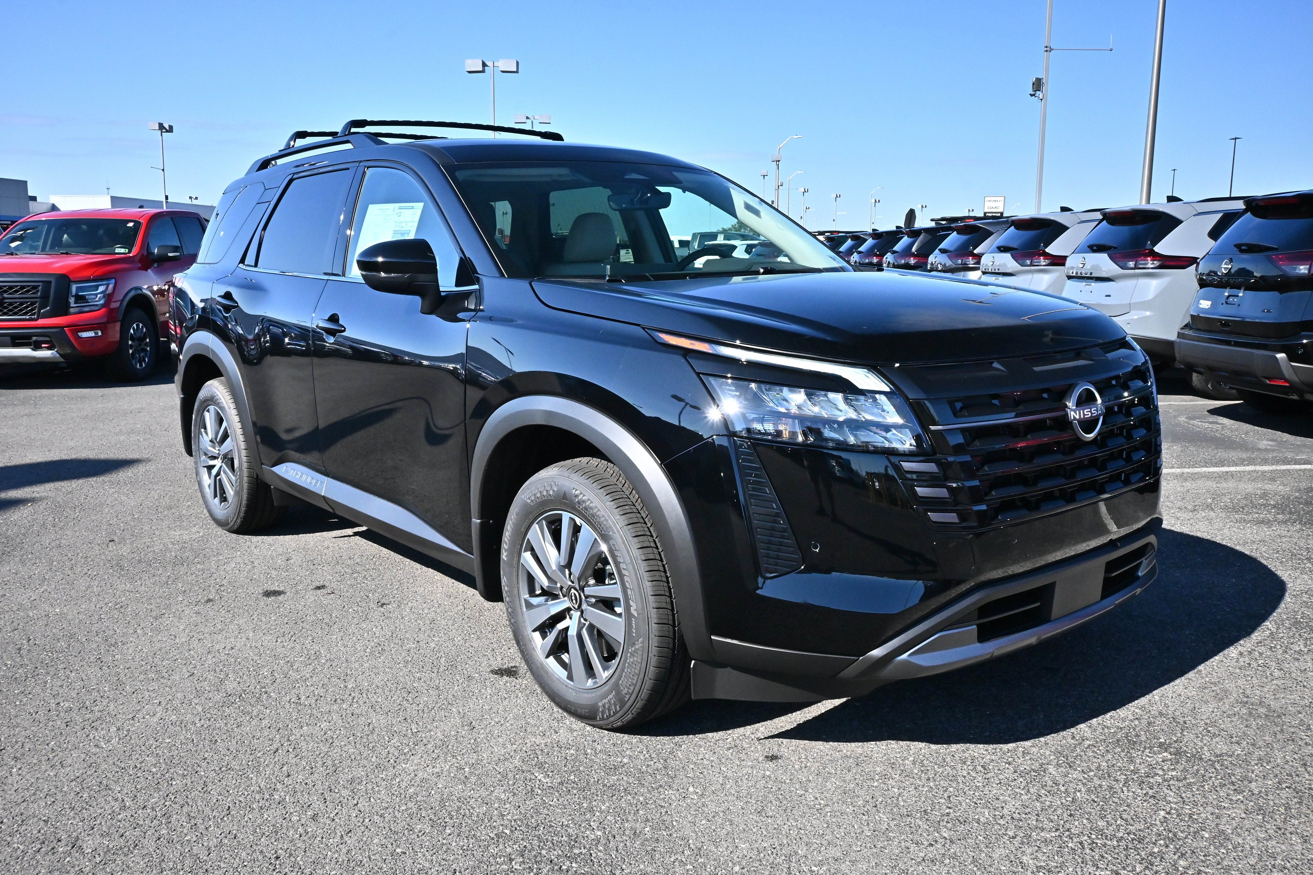 2026 Nissan Pathfinder SL