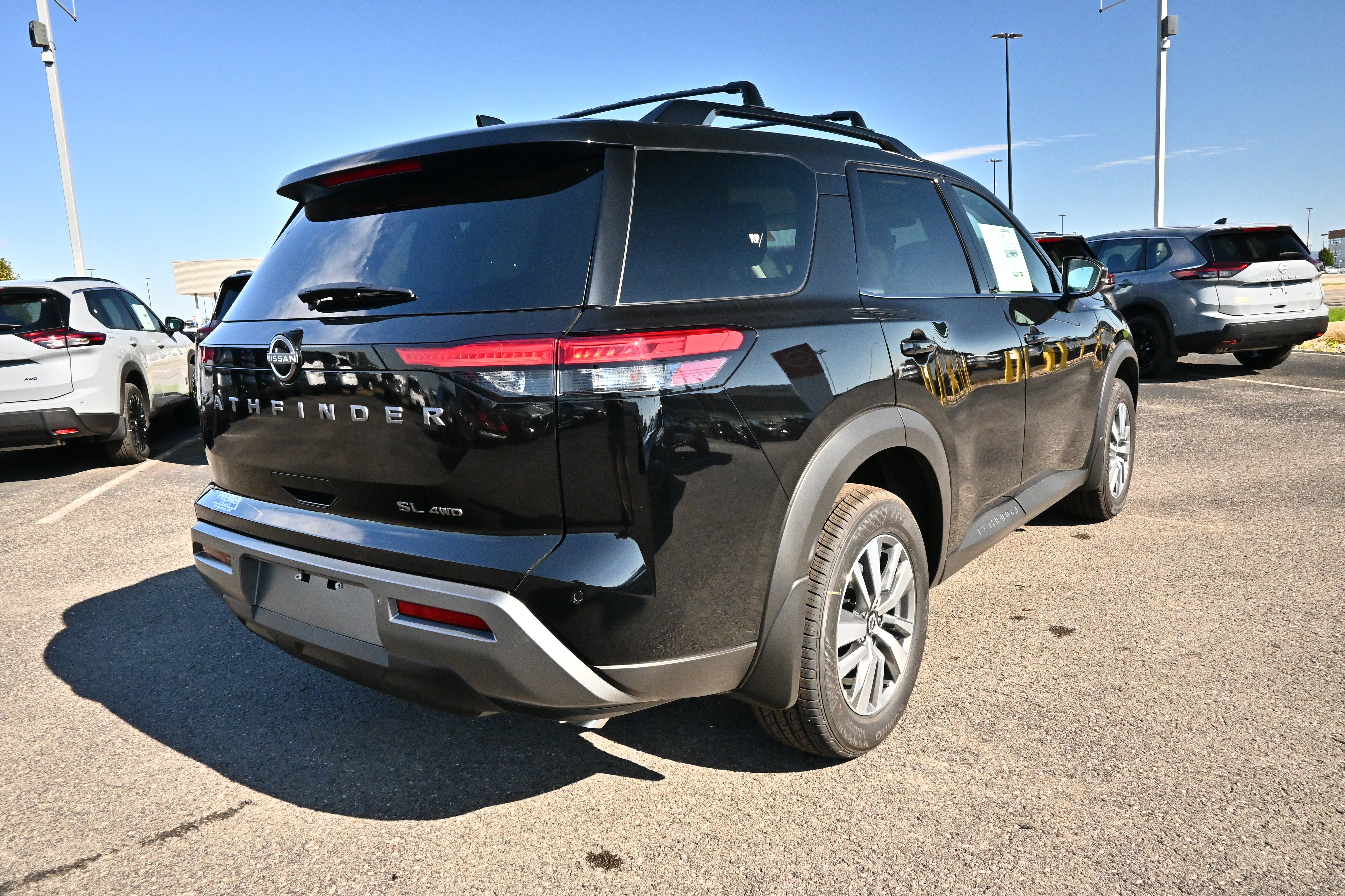 2026 Nissan Pathfinder SL