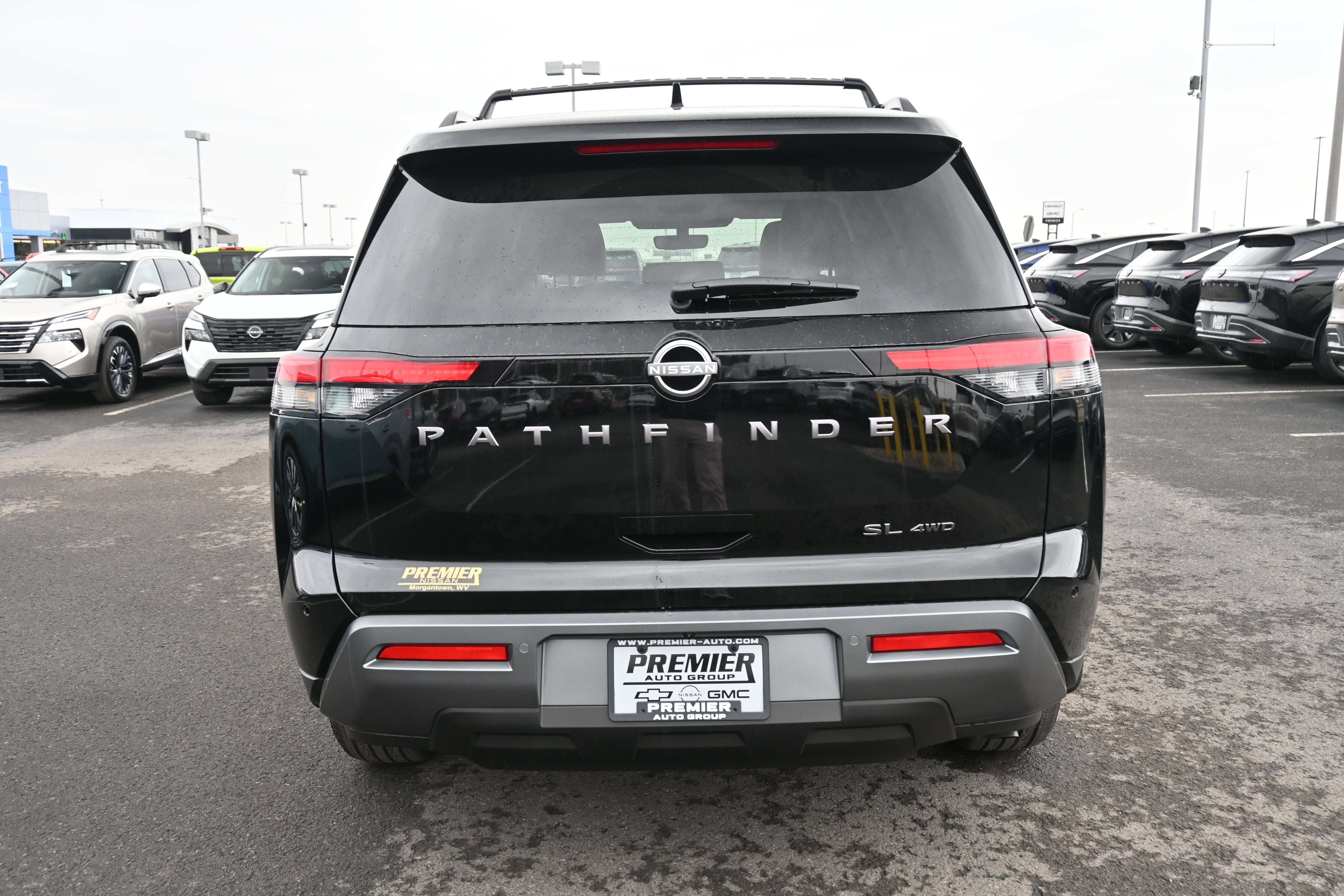 2026 Nissan Pathfinder SL
