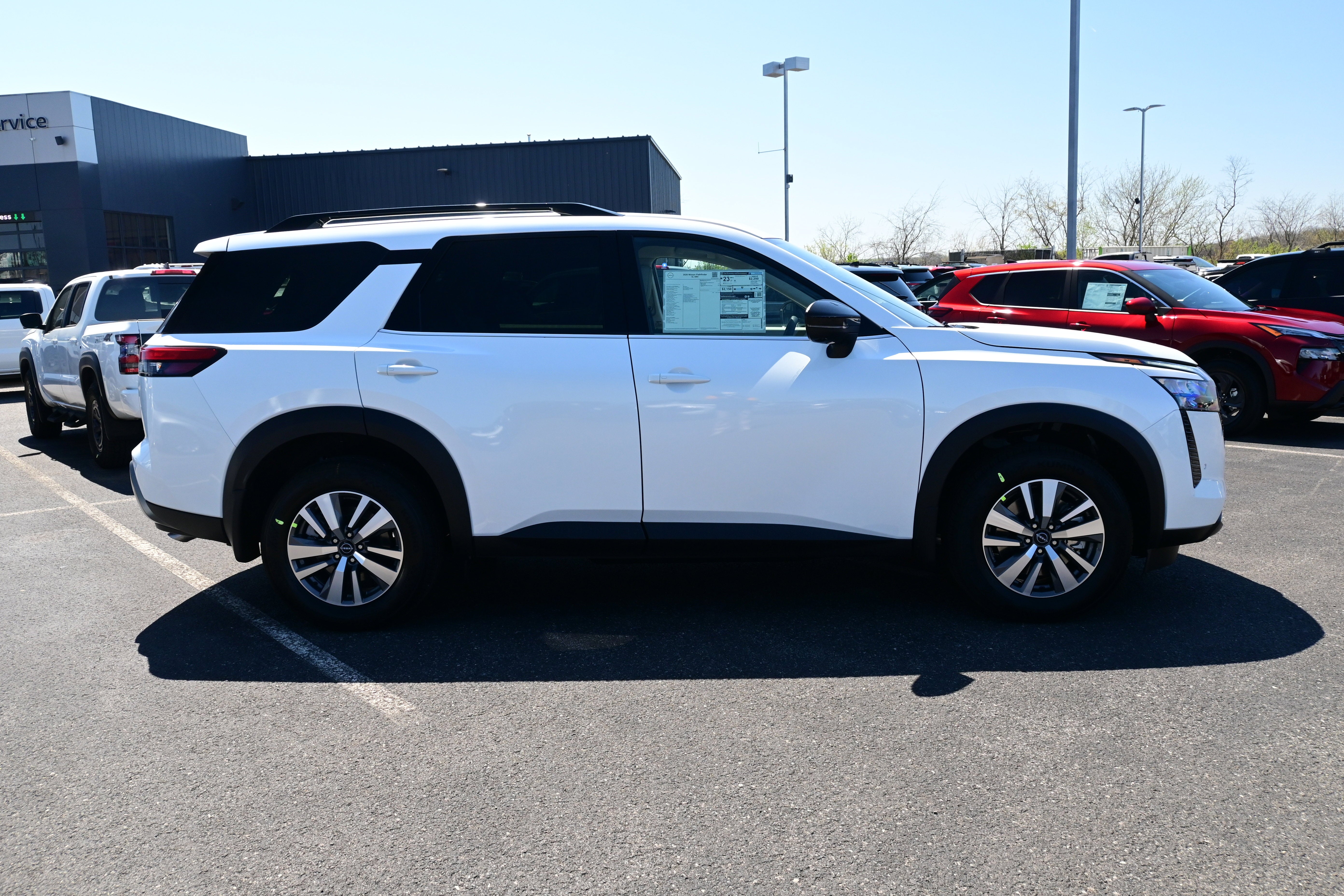 2026 Nissan Pathfinder SL