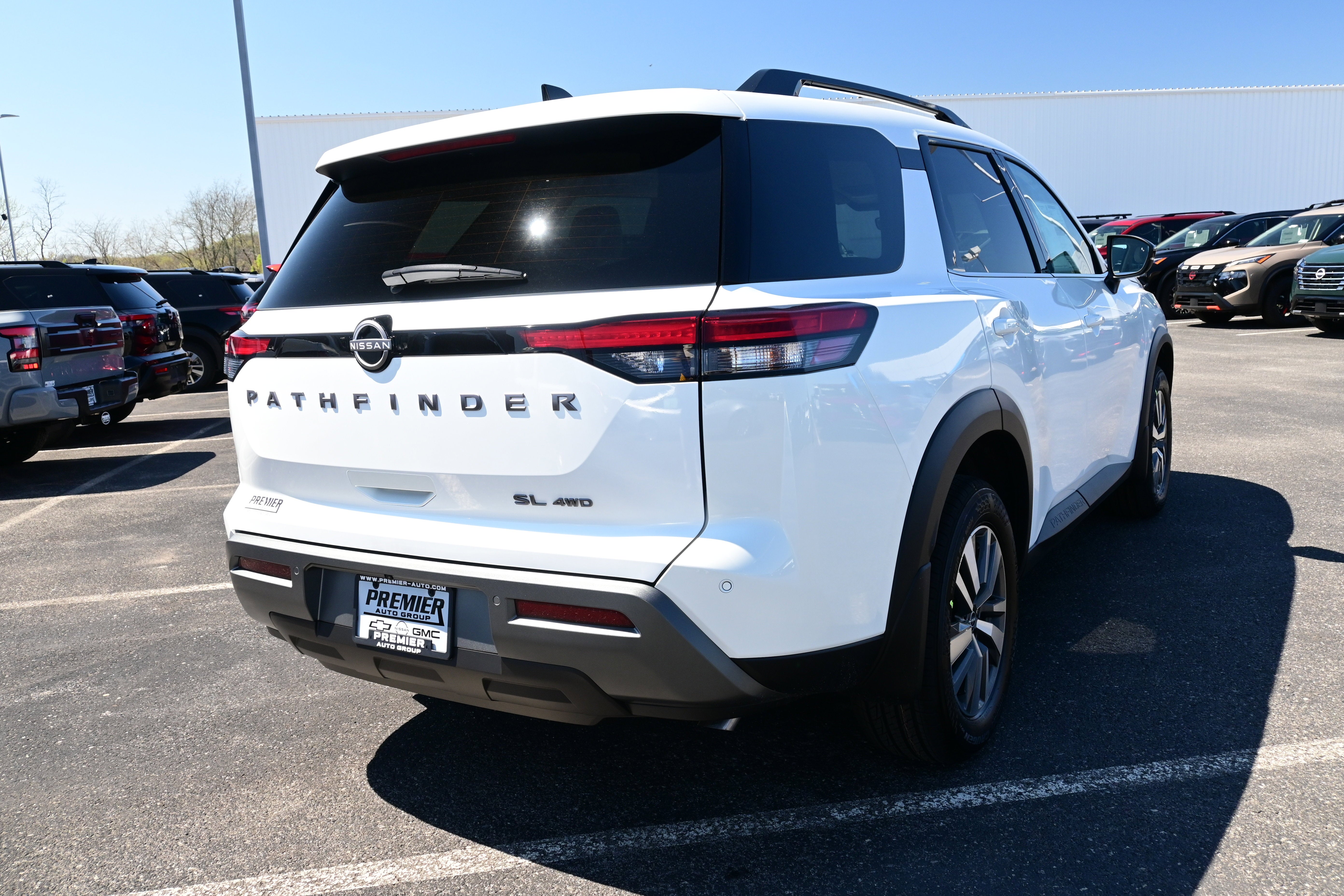 2026 Nissan Pathfinder SL