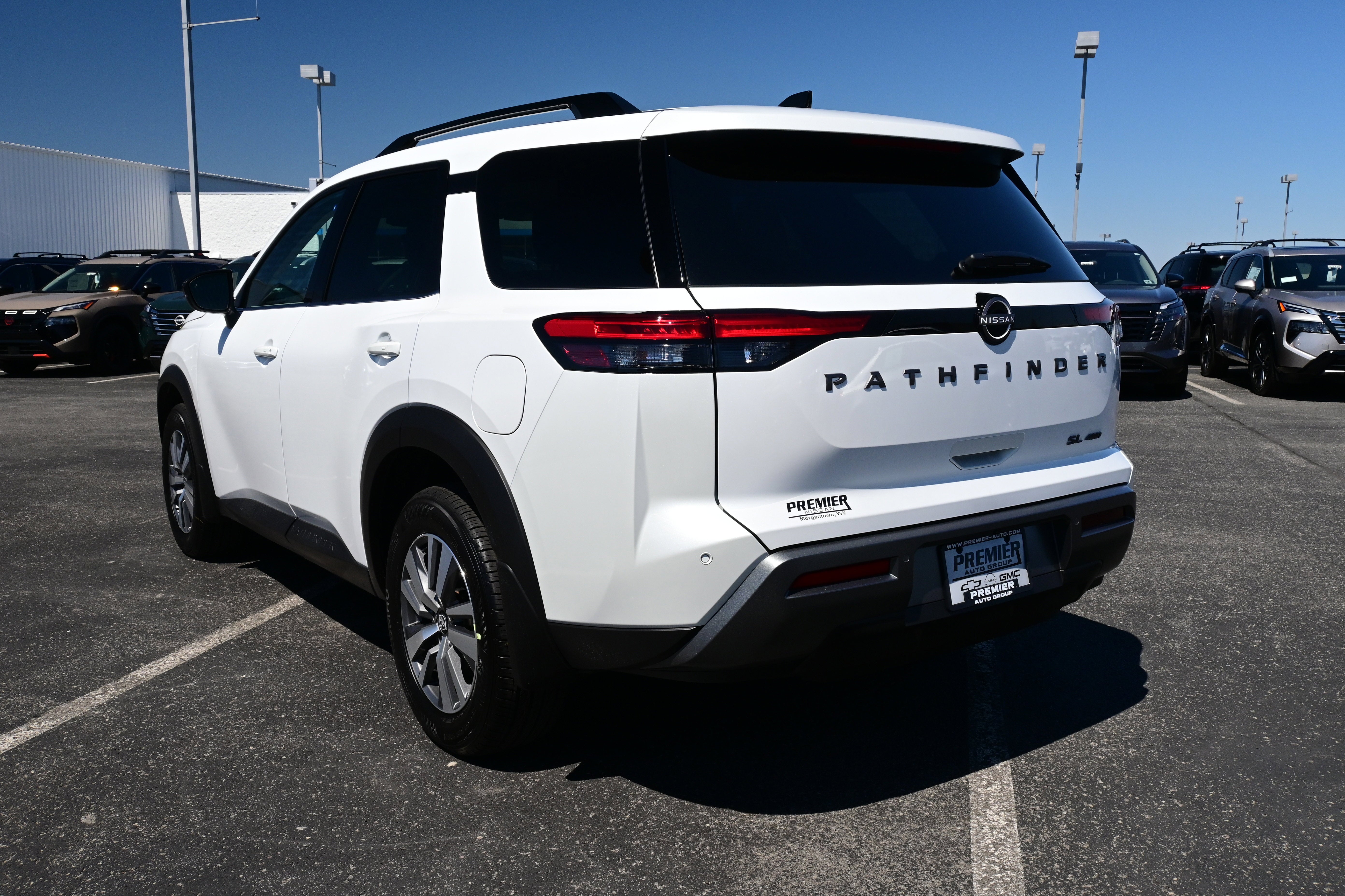 2026 Nissan Pathfinder SL