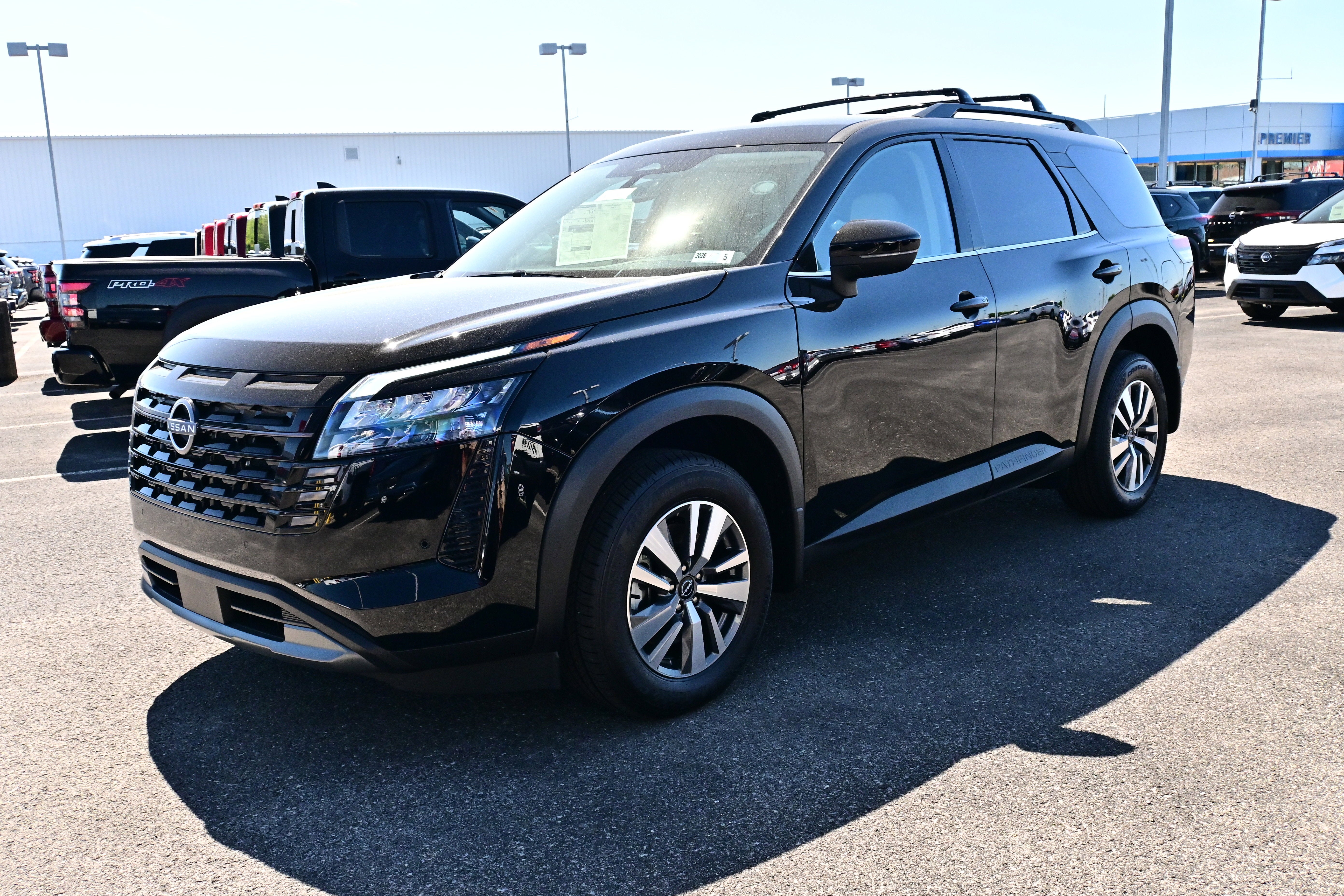 2026 Nissan Pathfinder SL