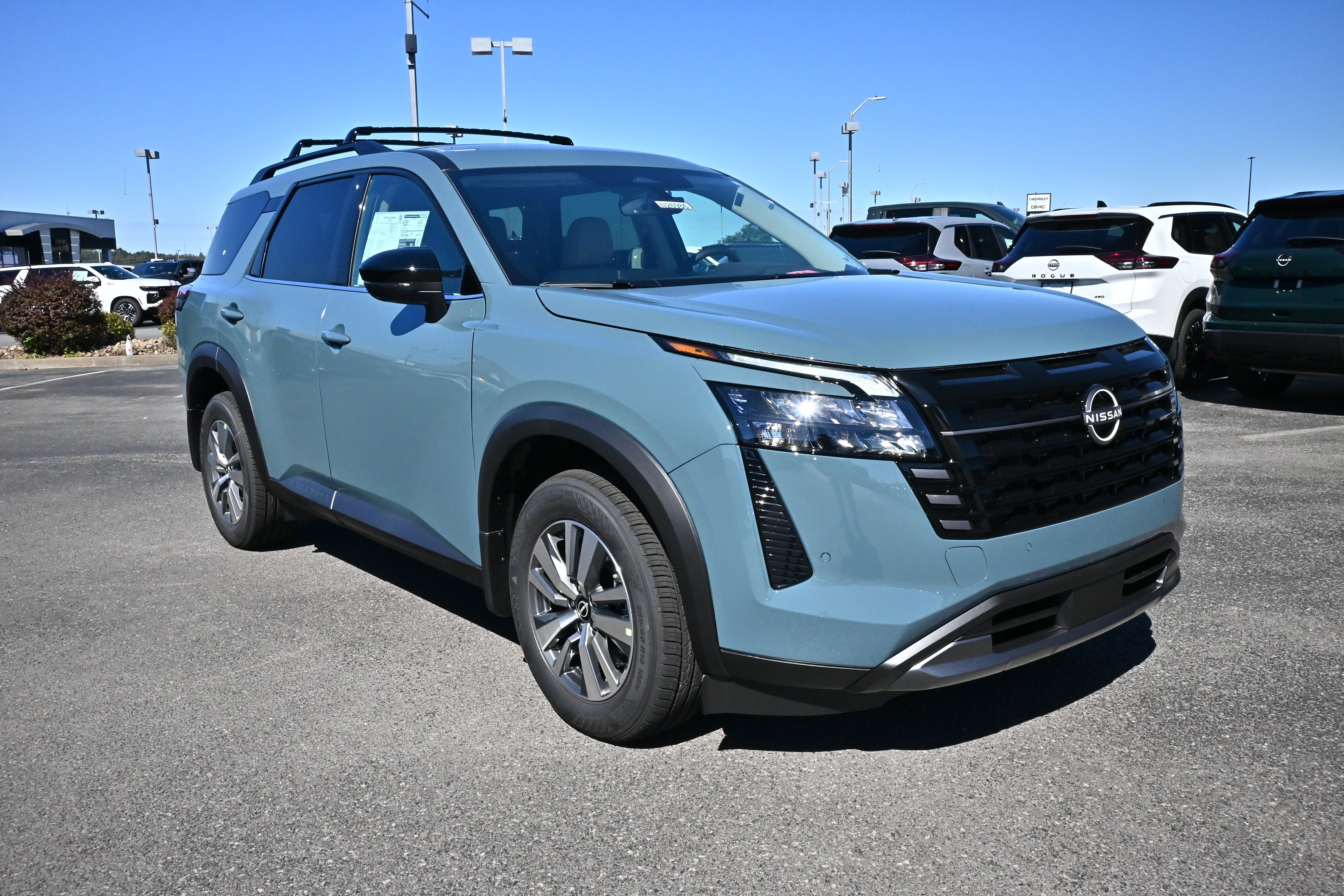 2026 Nissan Pathfinder SL