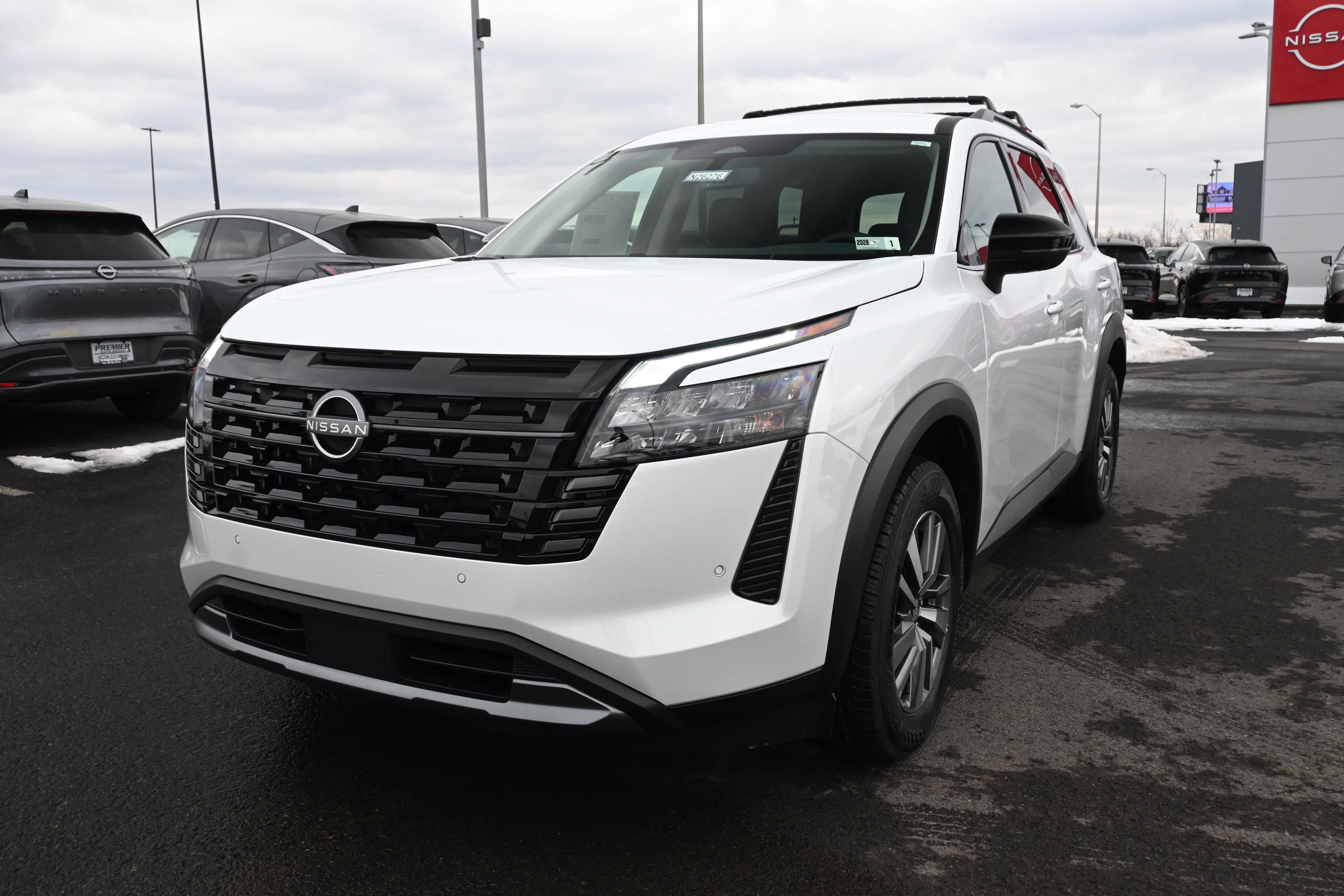 2026 Nissan Pathfinder SL