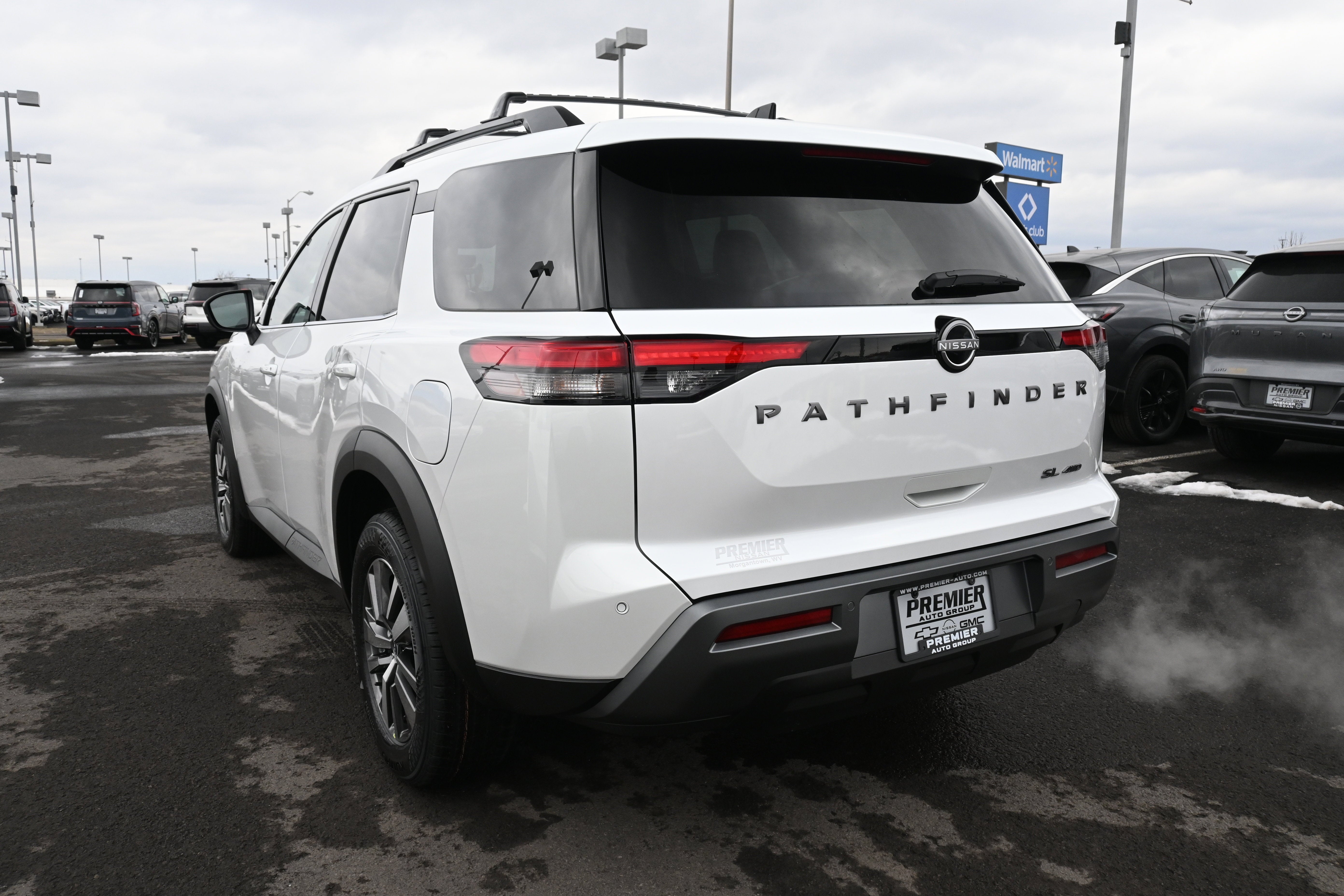 2026 Nissan Pathfinder SL