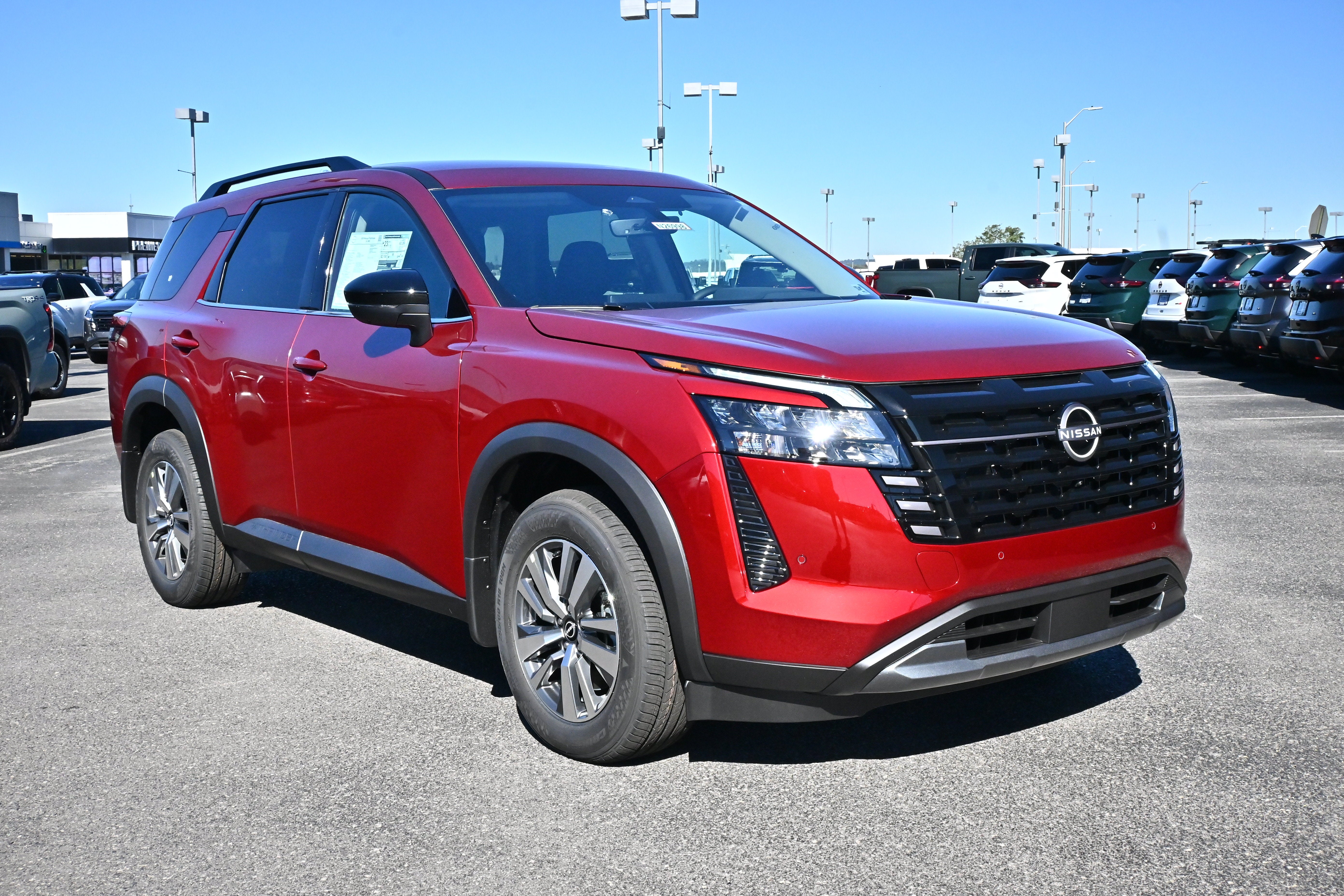 2026 Nissan Pathfinder SL