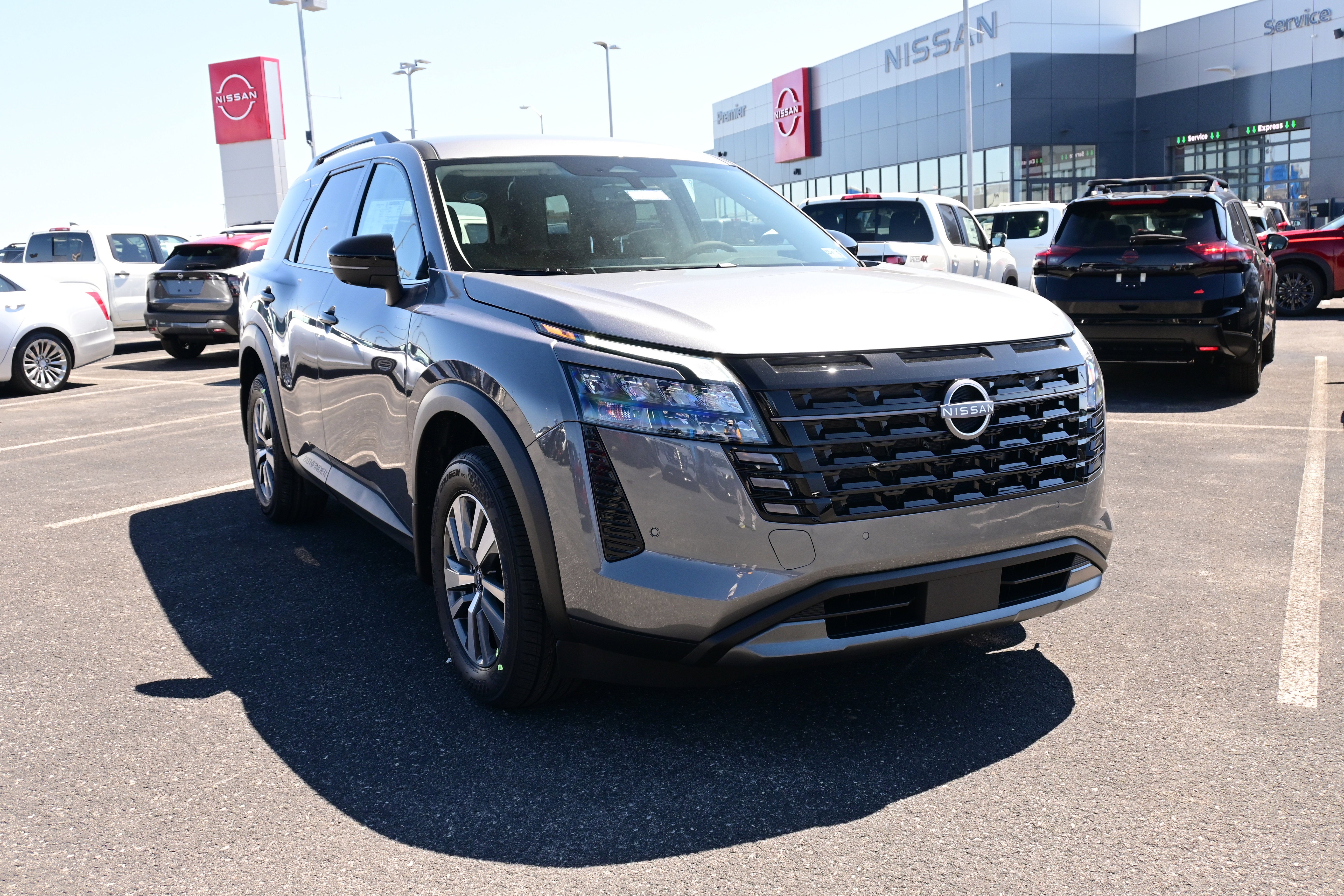 2026 Nissan Pathfinder SL