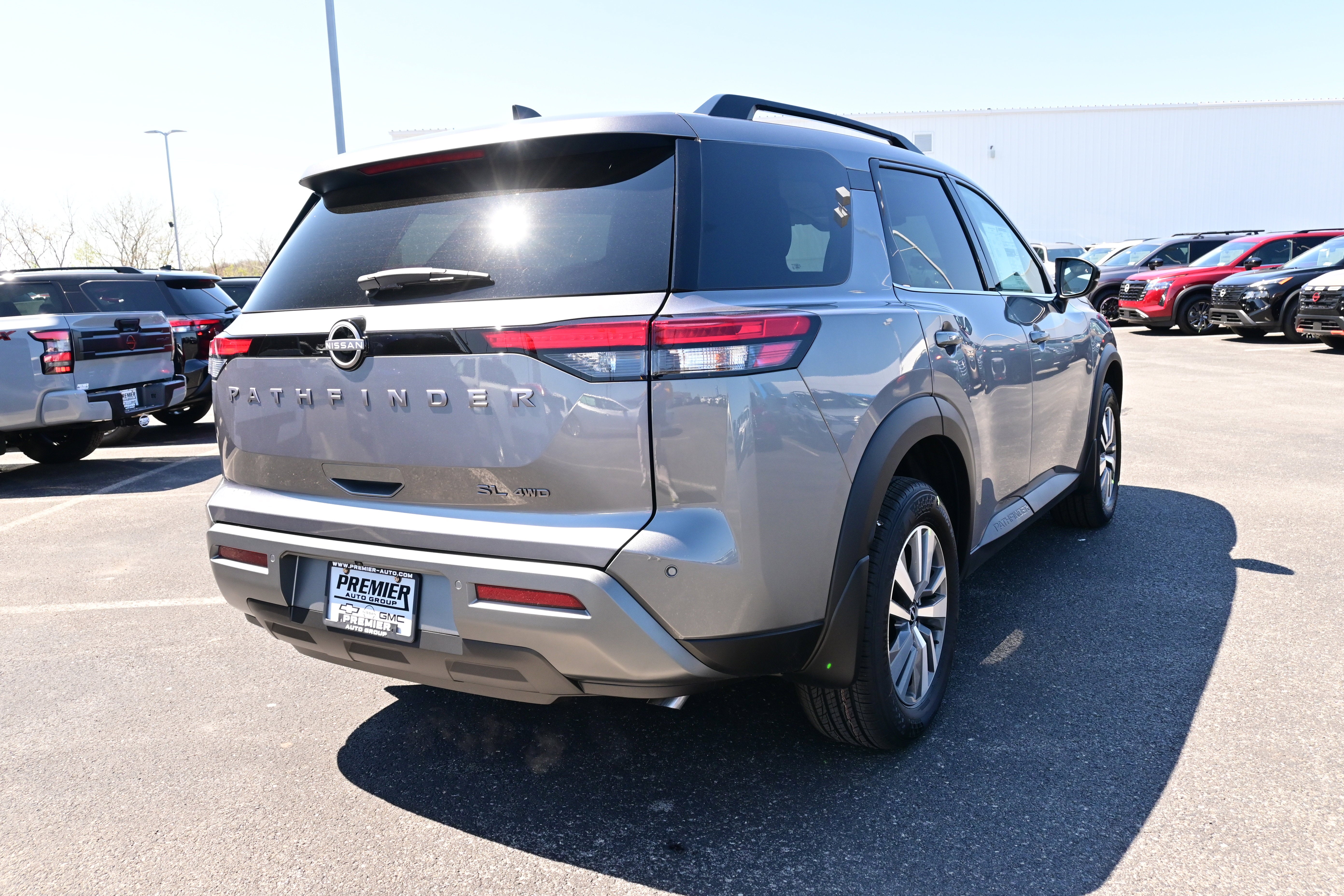 2026 Nissan Pathfinder SL