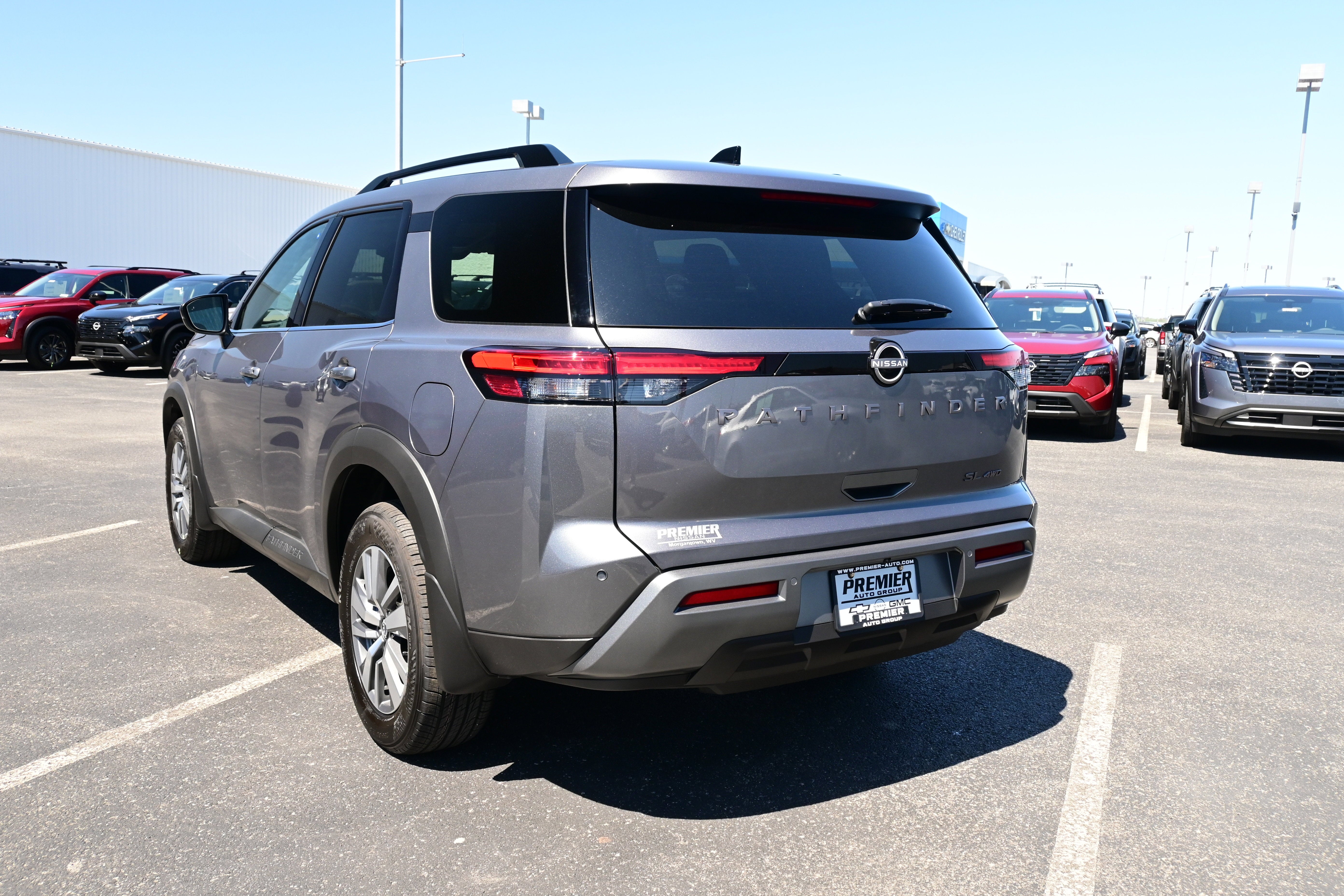 2026 Nissan Pathfinder SL