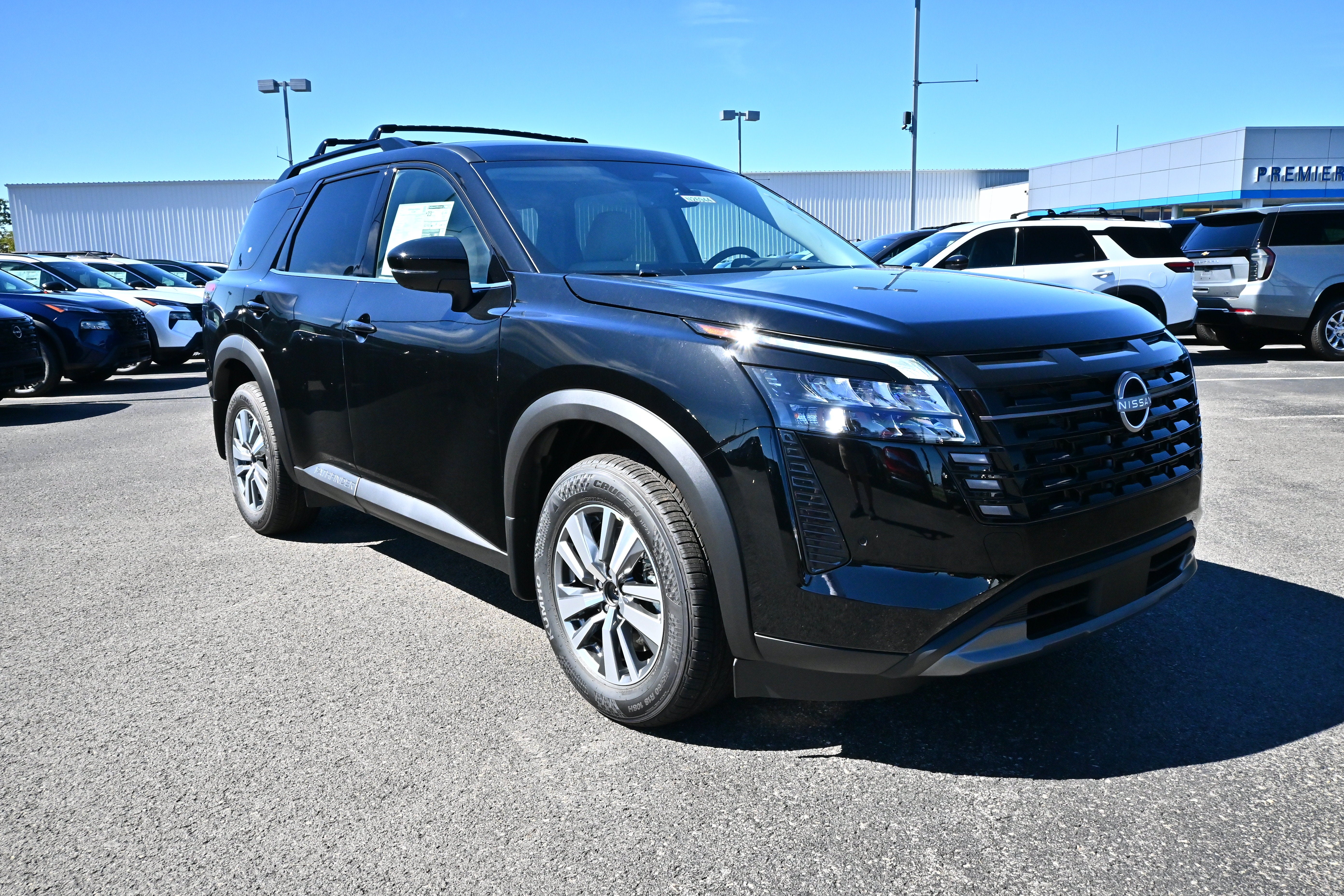 2026 Nissan Pathfinder SL