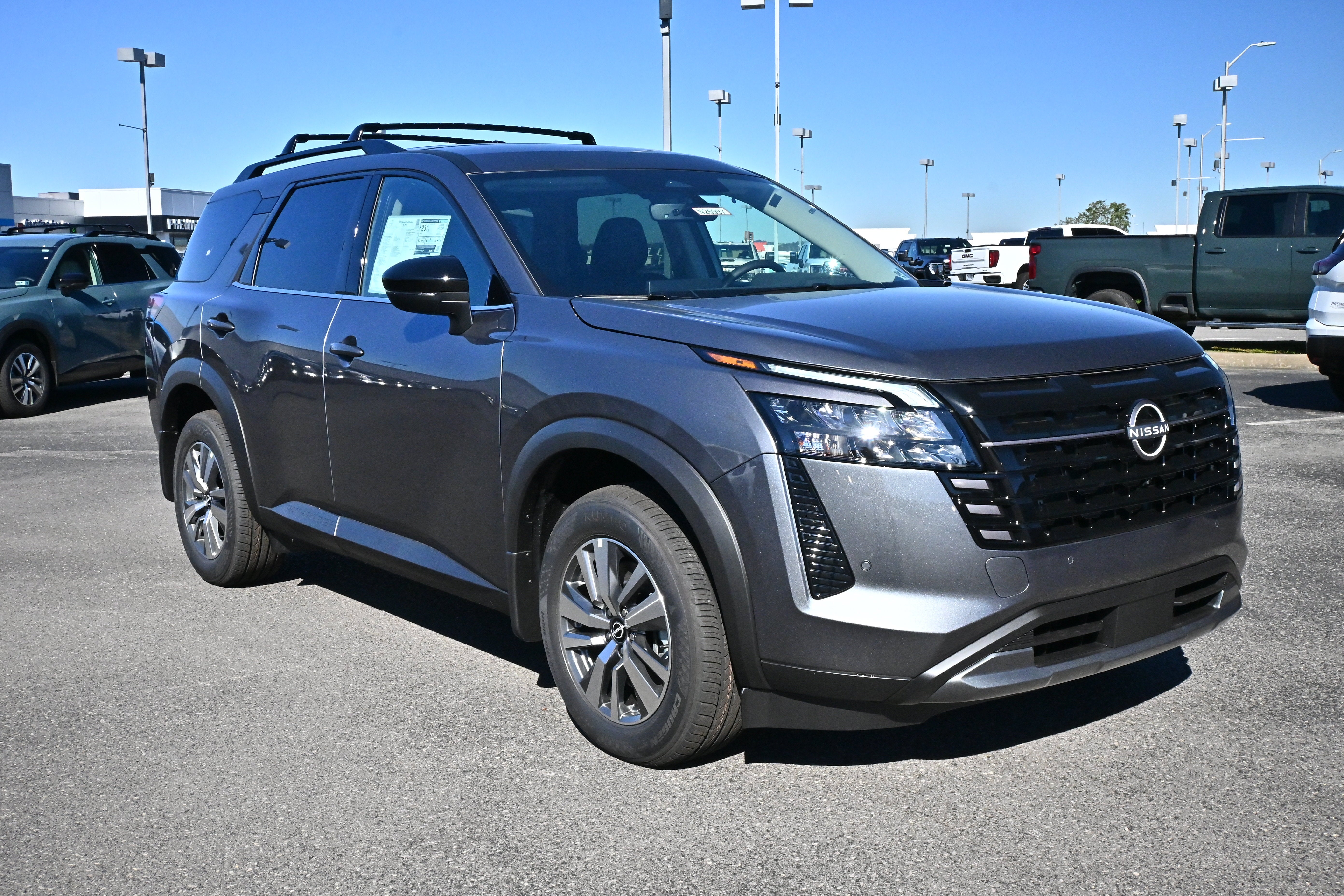 2026 Nissan Pathfinder SL