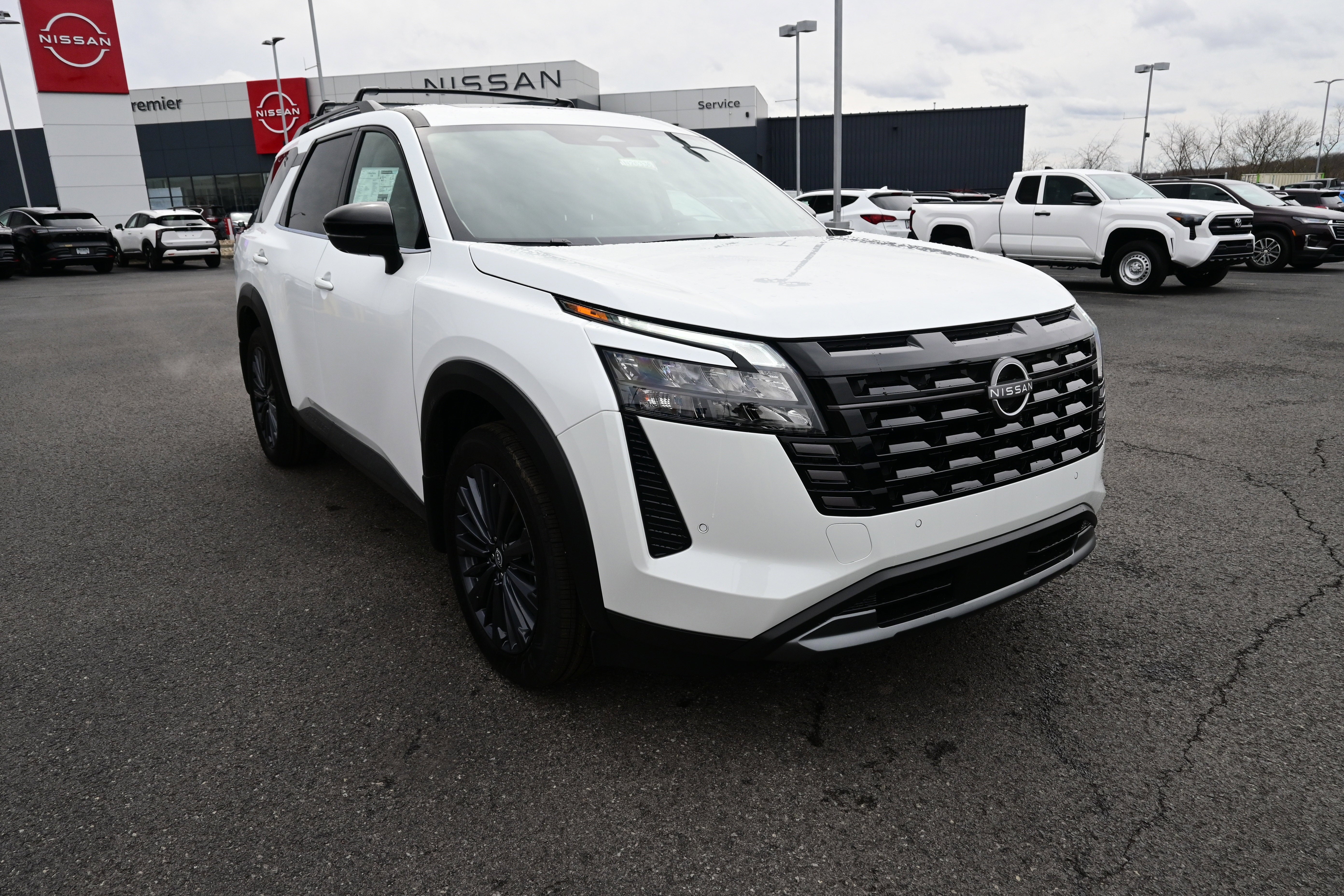 2026 Nissan Pathfinder SL