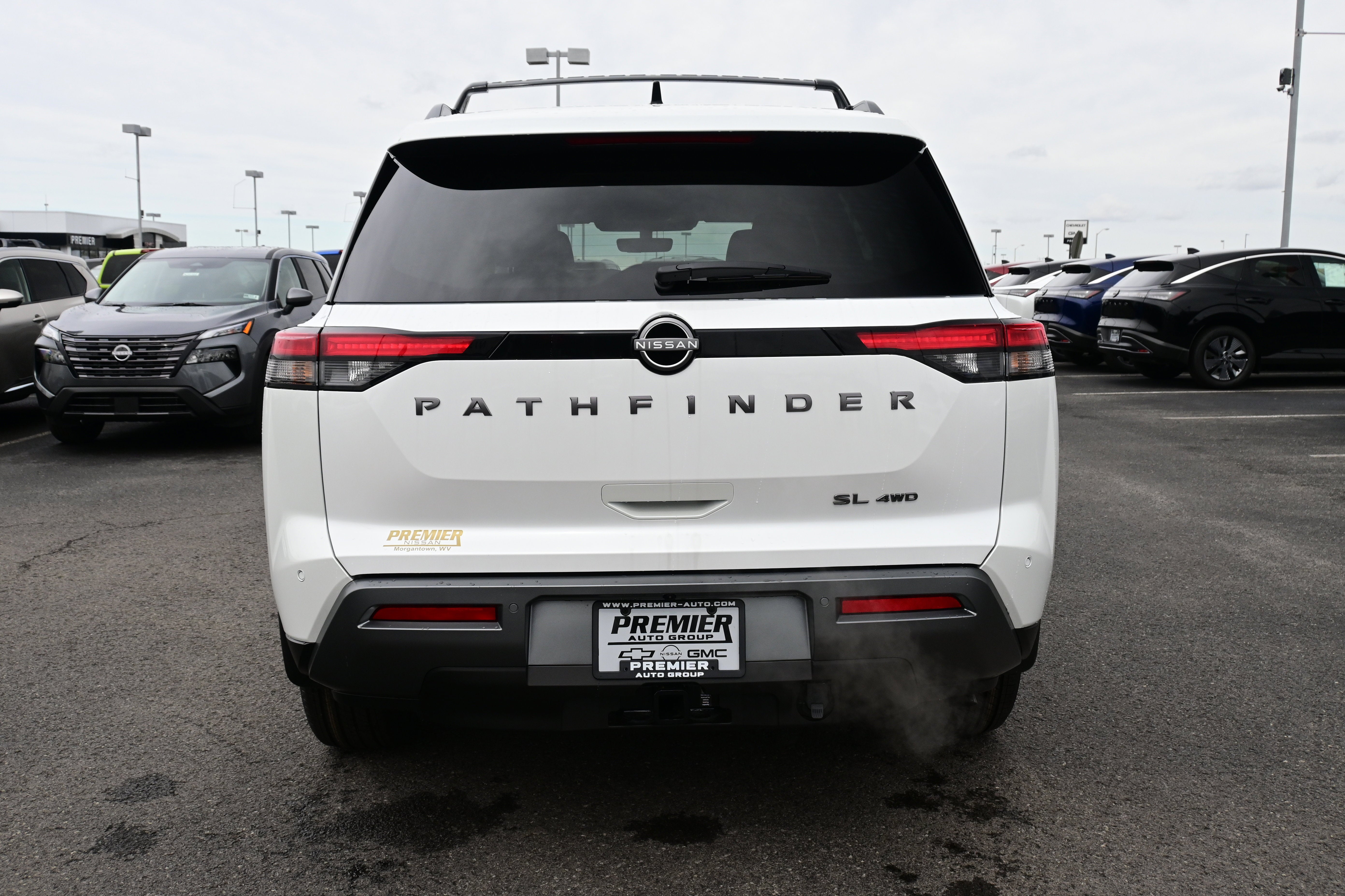 2026 Nissan Pathfinder SL