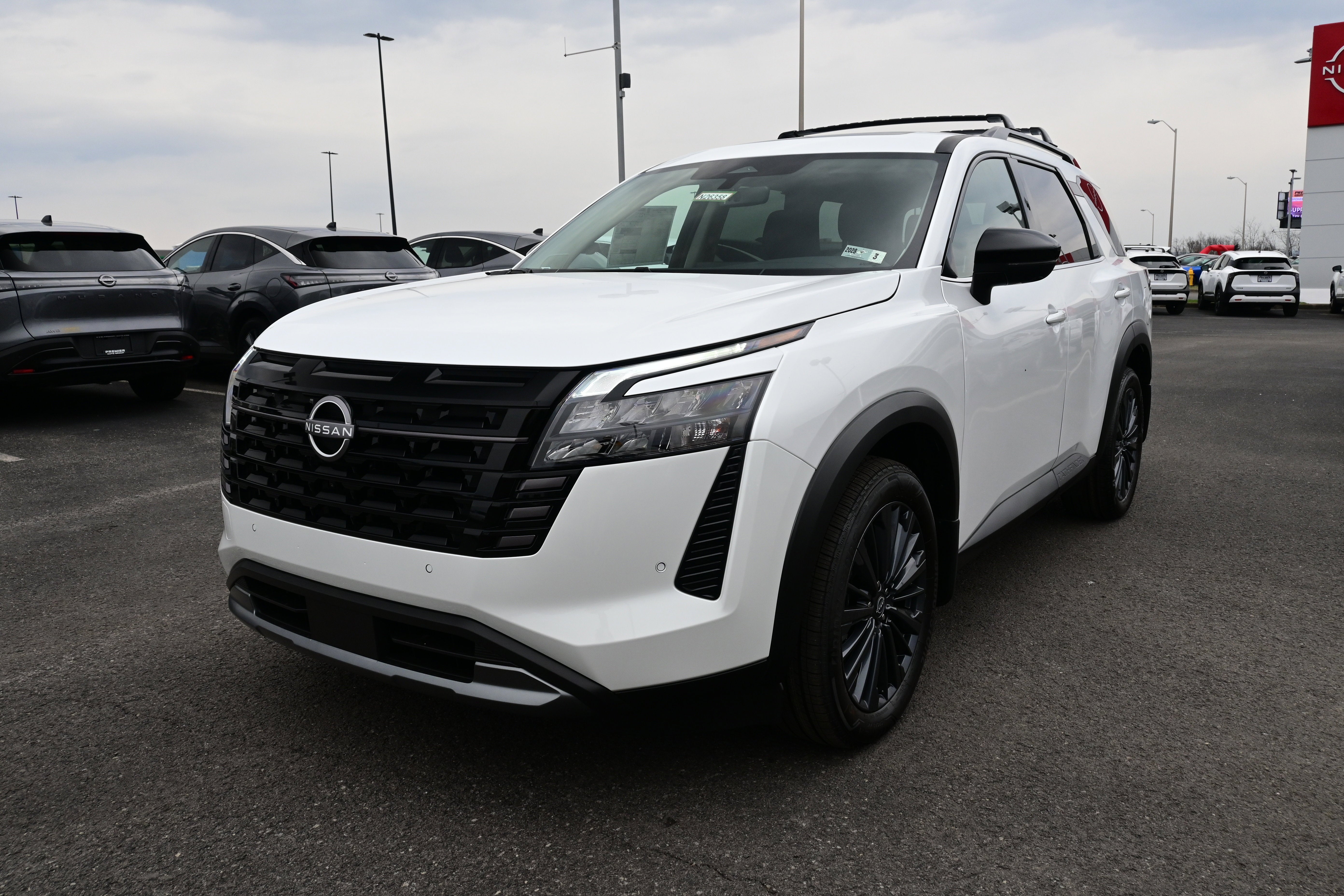 2026 Nissan Pathfinder SL