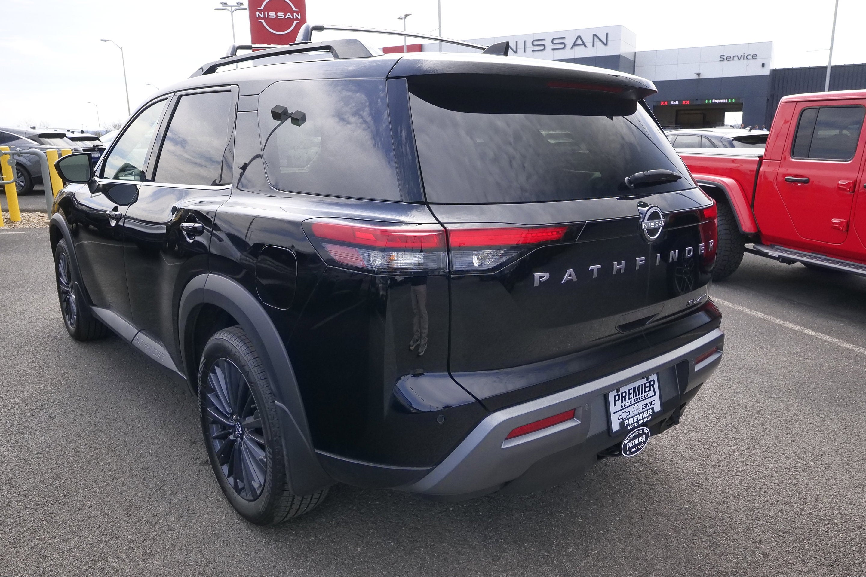 2026 Nissan Pathfinder SL