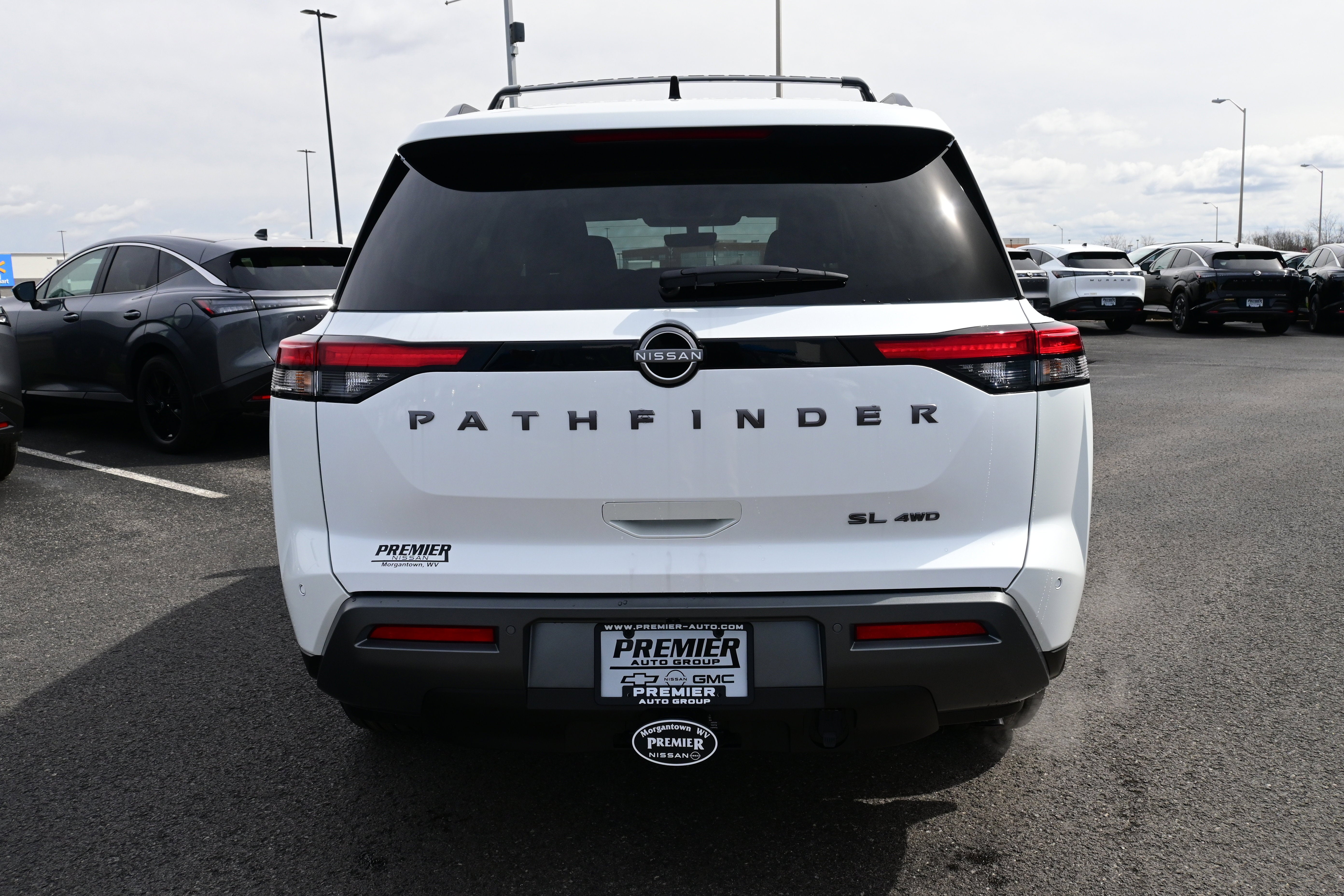 2026 Nissan Pathfinder SL