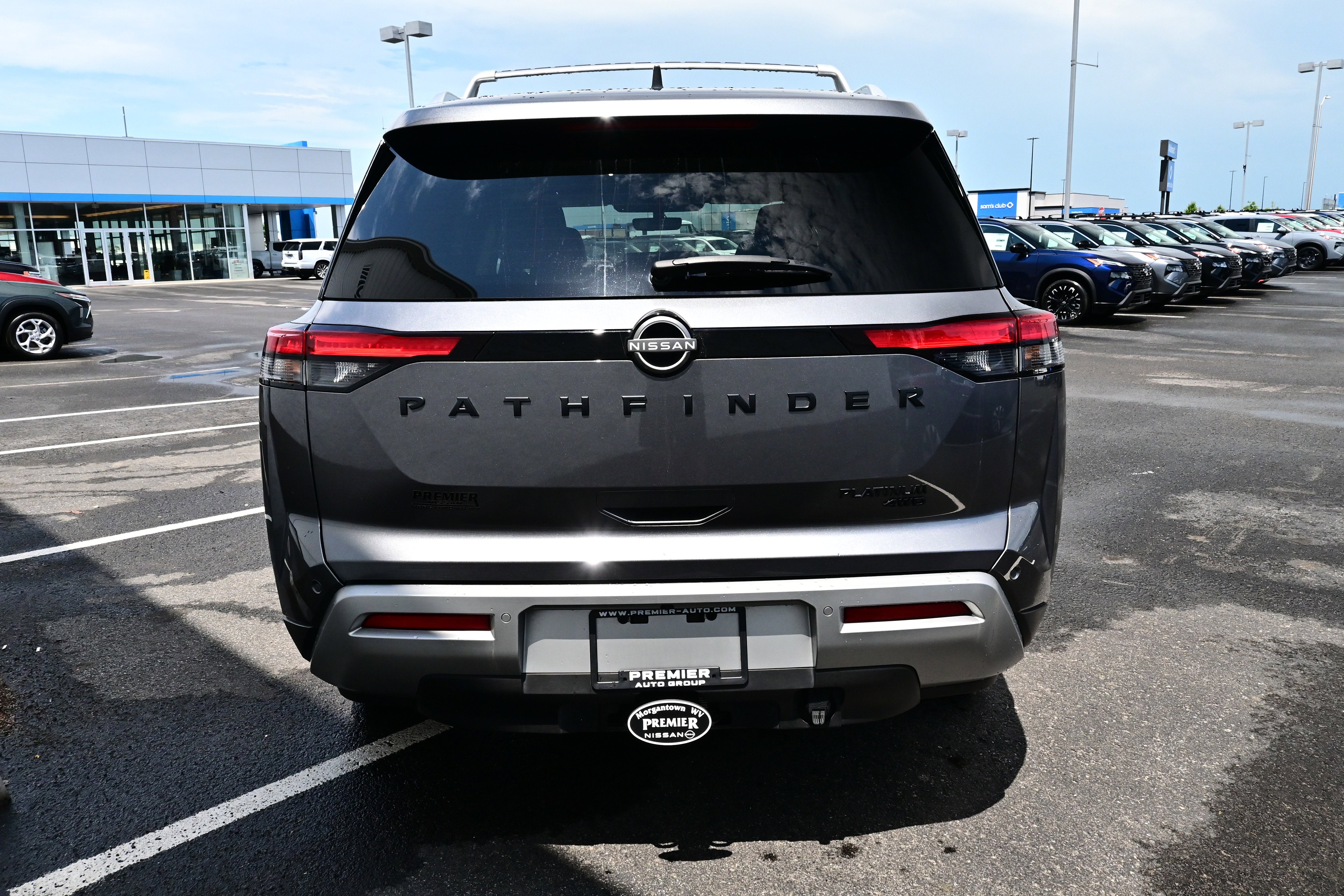 2025 Nissan Pathfinder Platinum