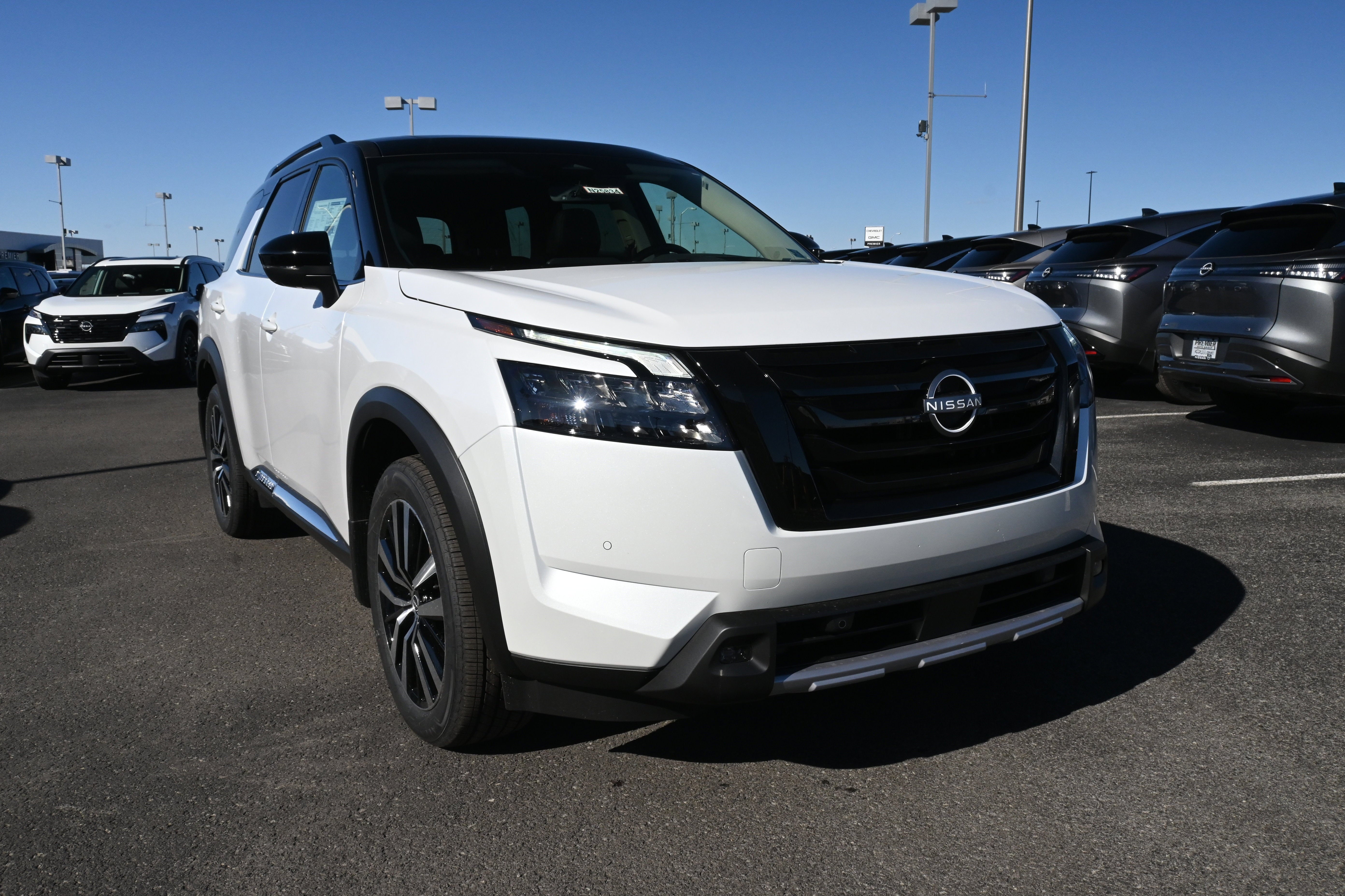 2025 Nissan Pathfinder Platinum