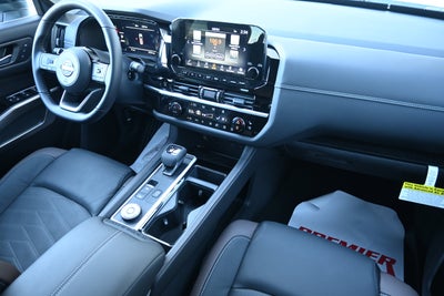 2025 Nissan Pathfinder Platinum