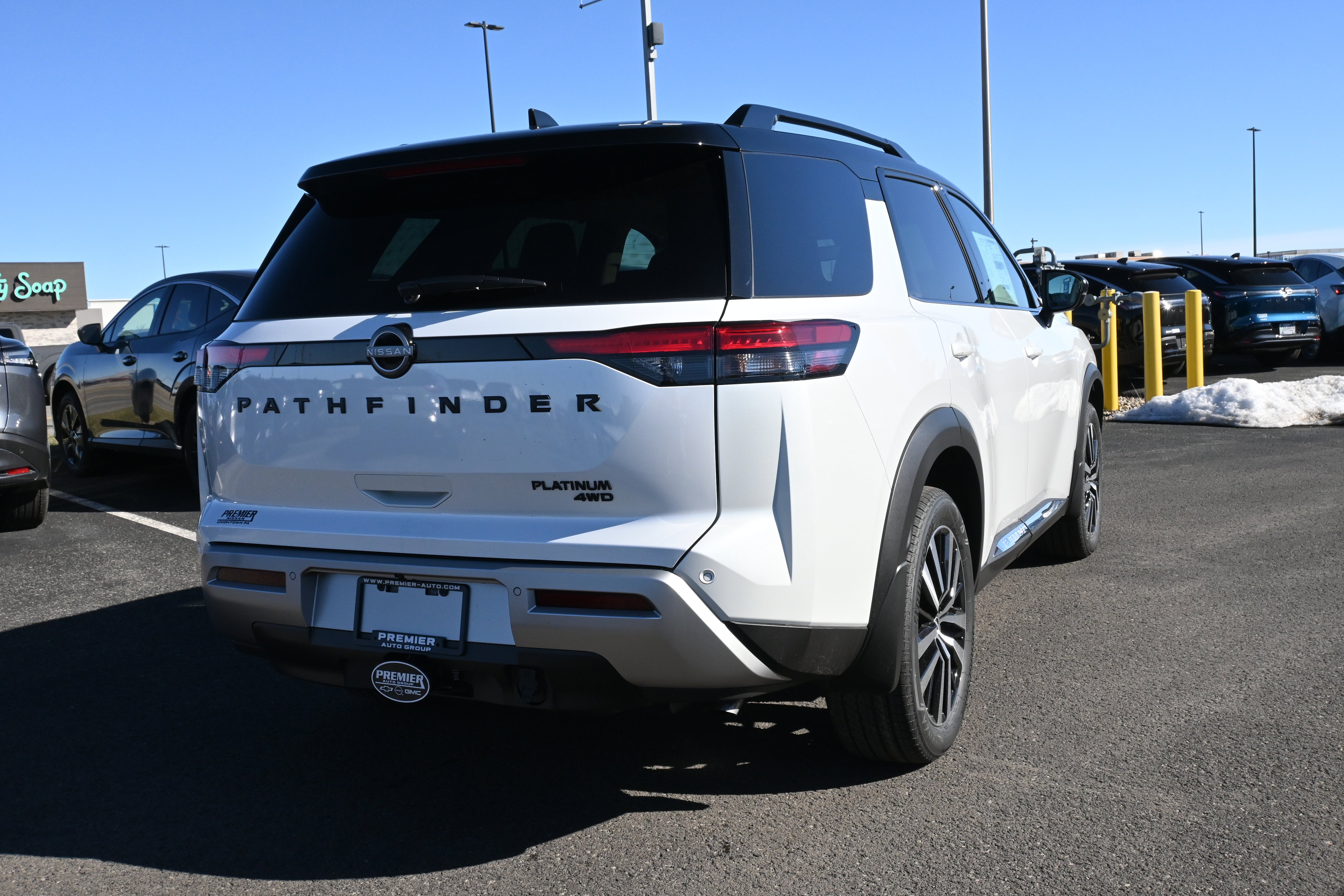 2025 Nissan Pathfinder Platinum