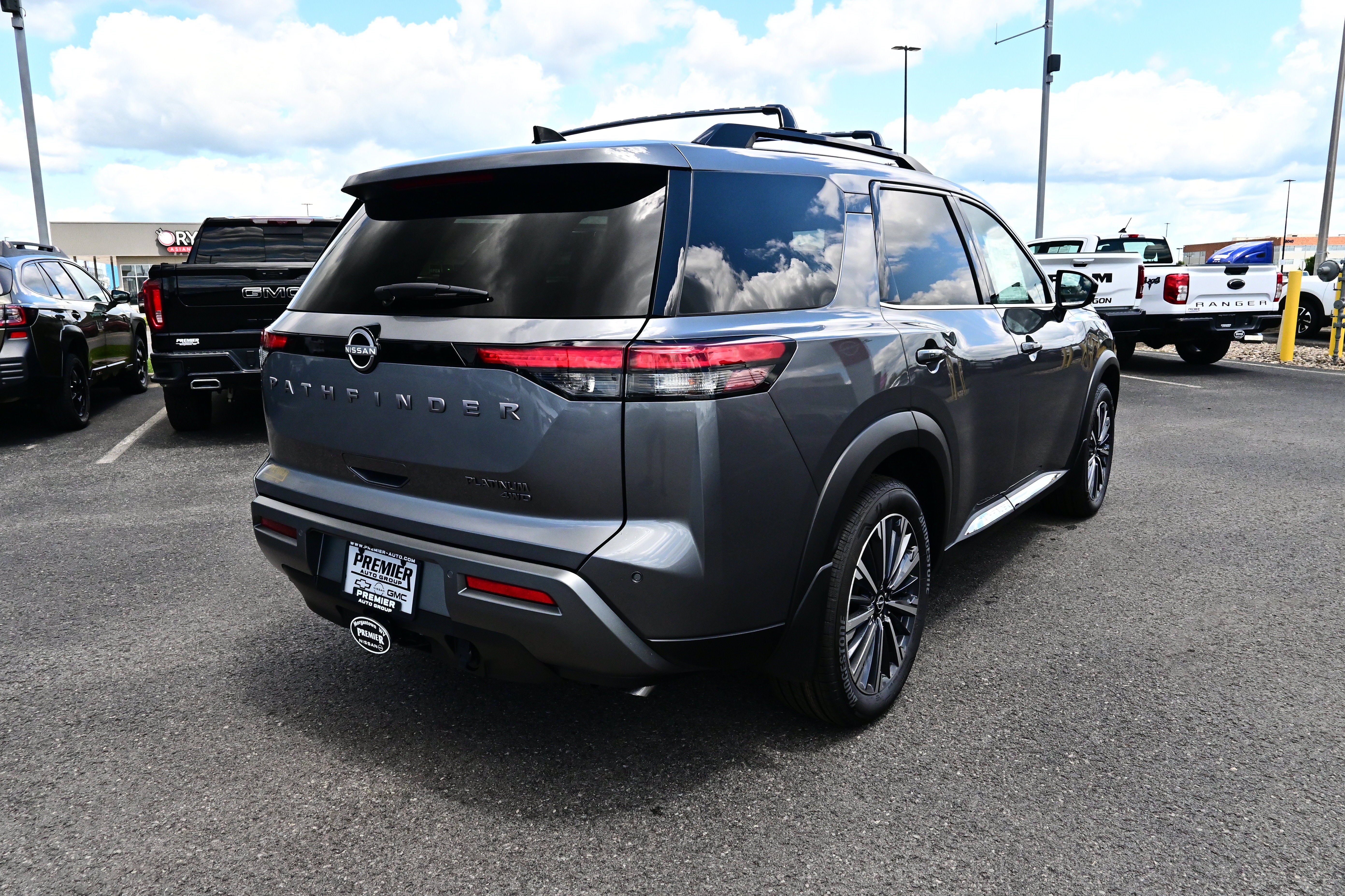2026 Nissan Pathfinder Platinum