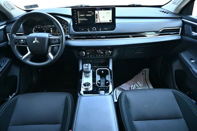 2025 Mitsubishi Outlander ES