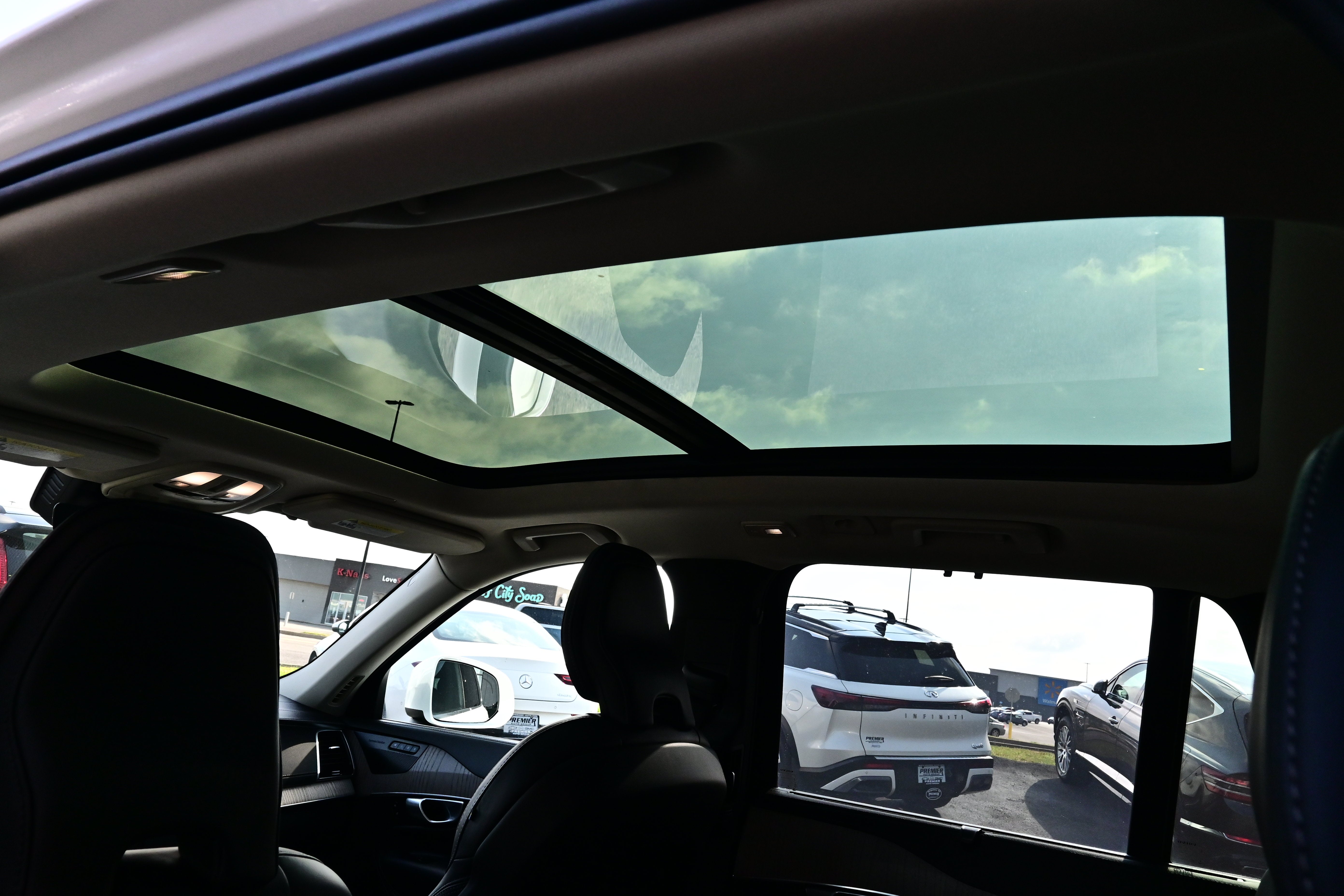 2024 Volvo XC90 Ultimate Bright Theme