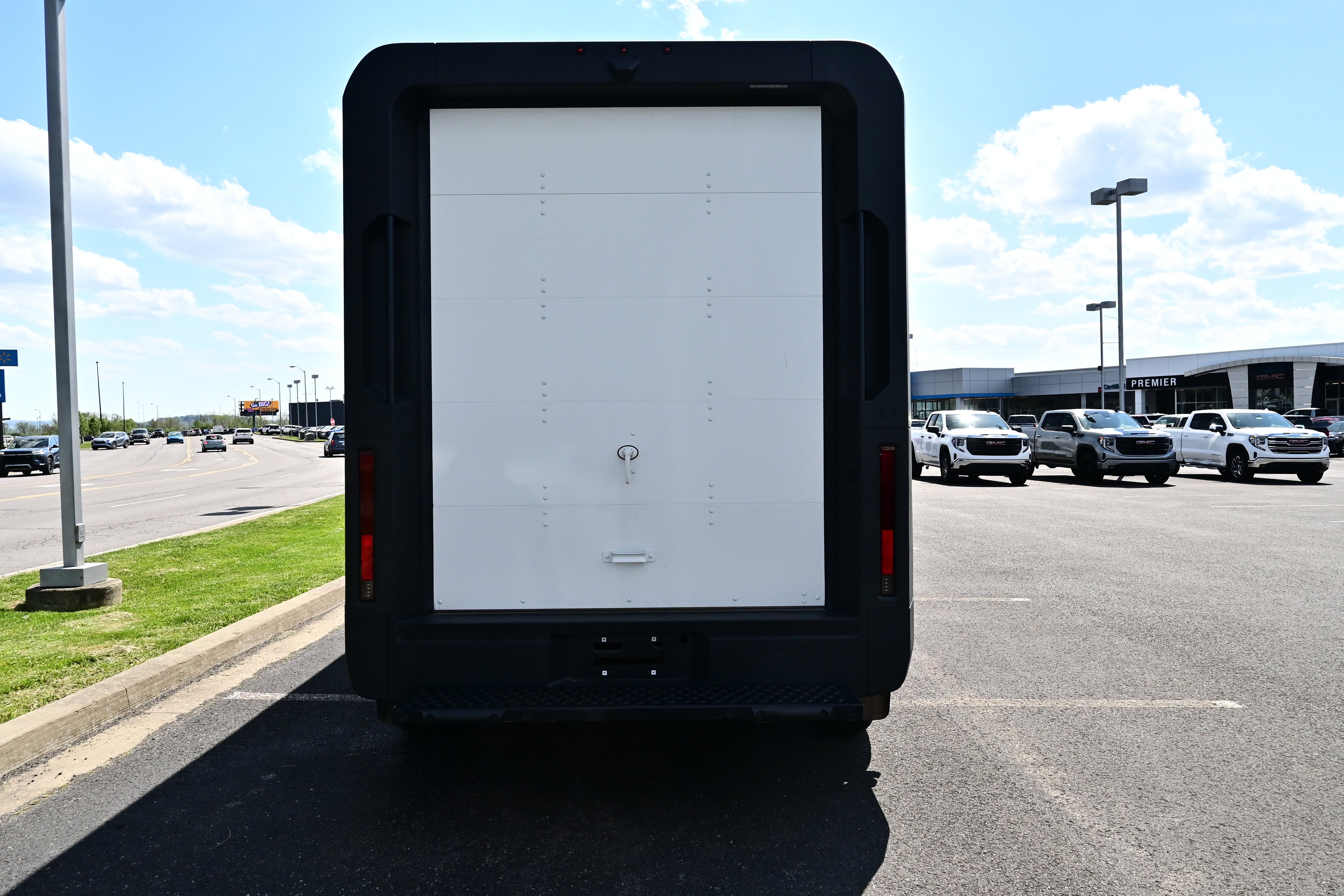 2024 BrightDrop Zevo 400 EJY