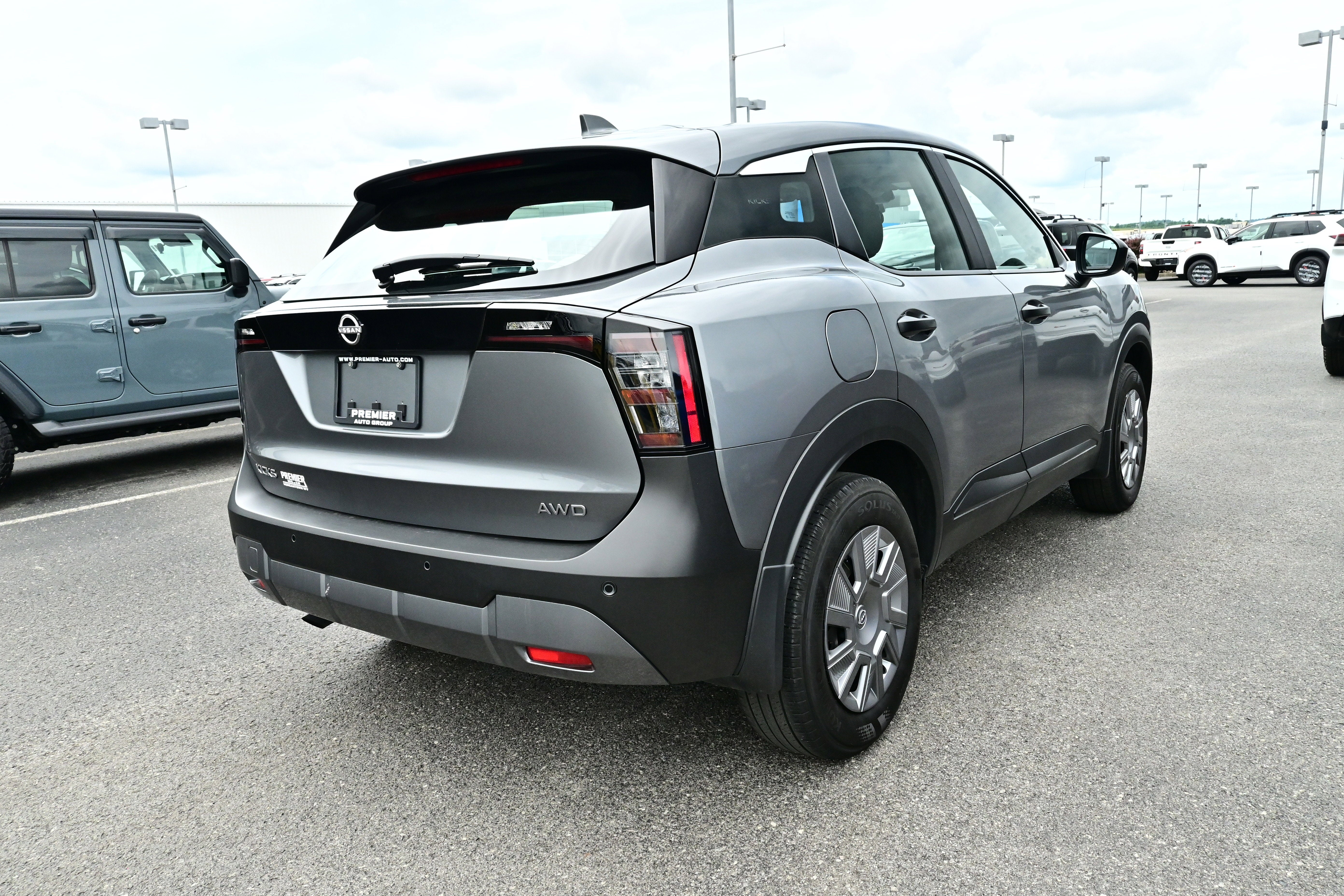 2025 Nissan Kicks S