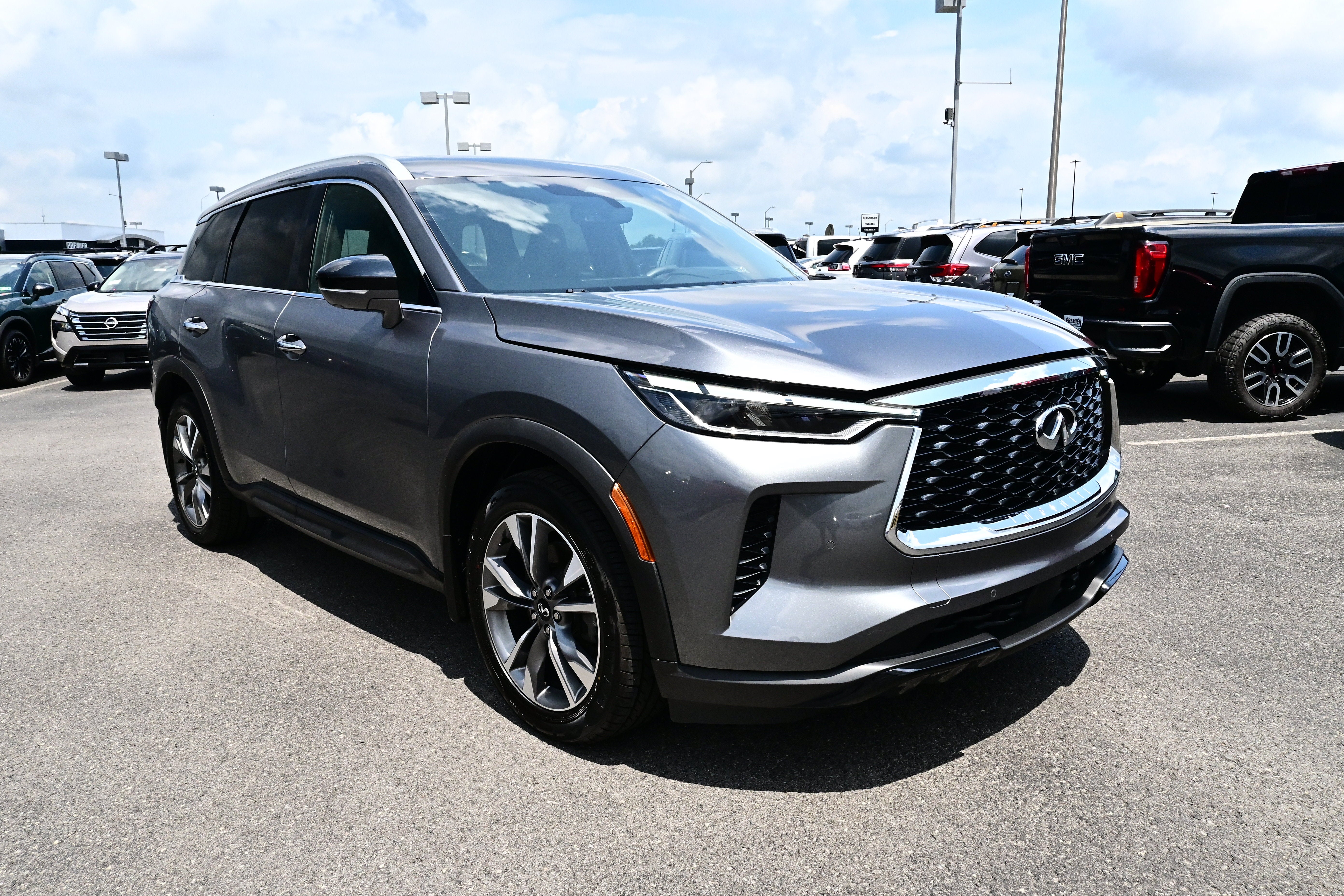 2023 INFINITI QX60 LUXE