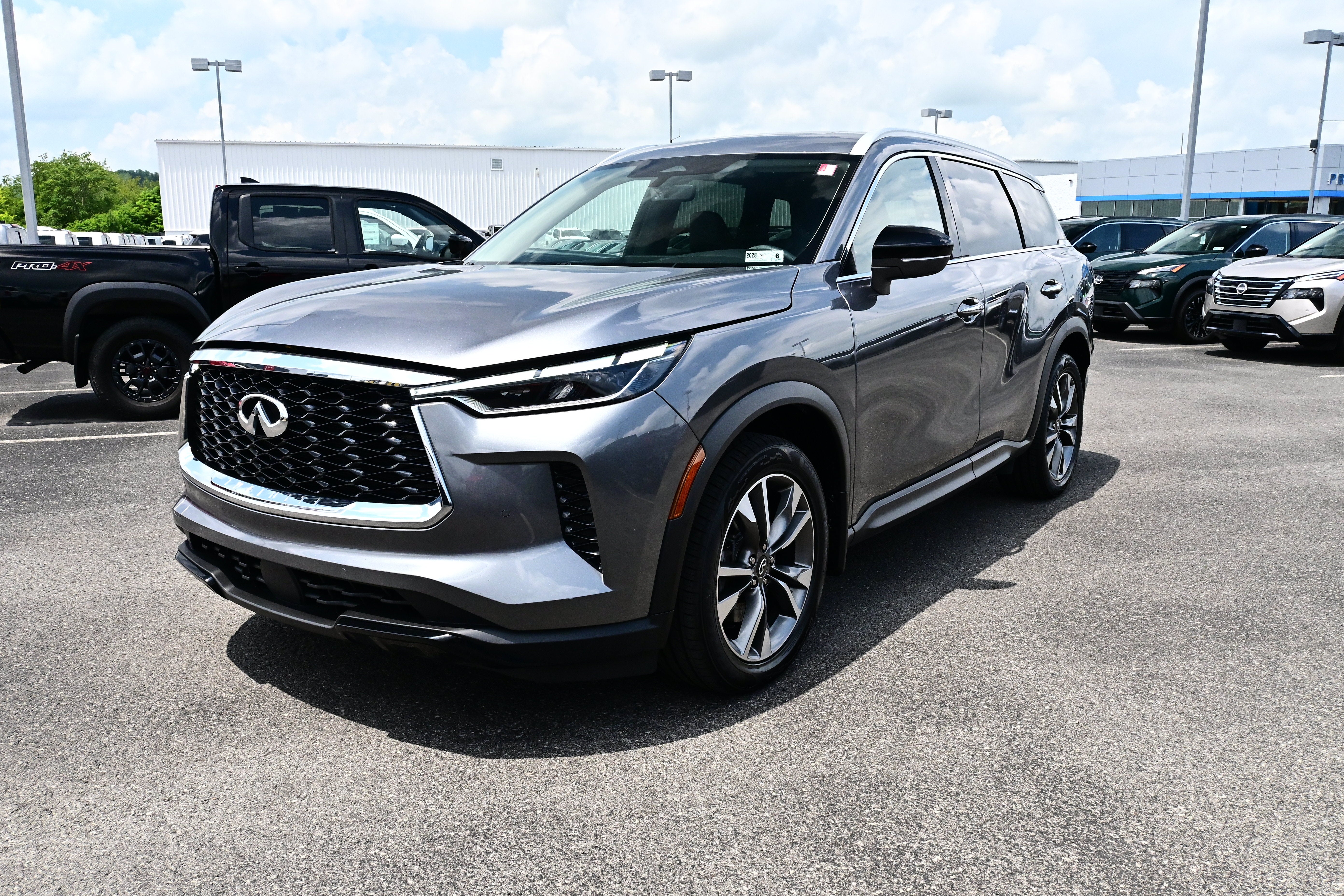 2023 INFINITI QX60 LUXE