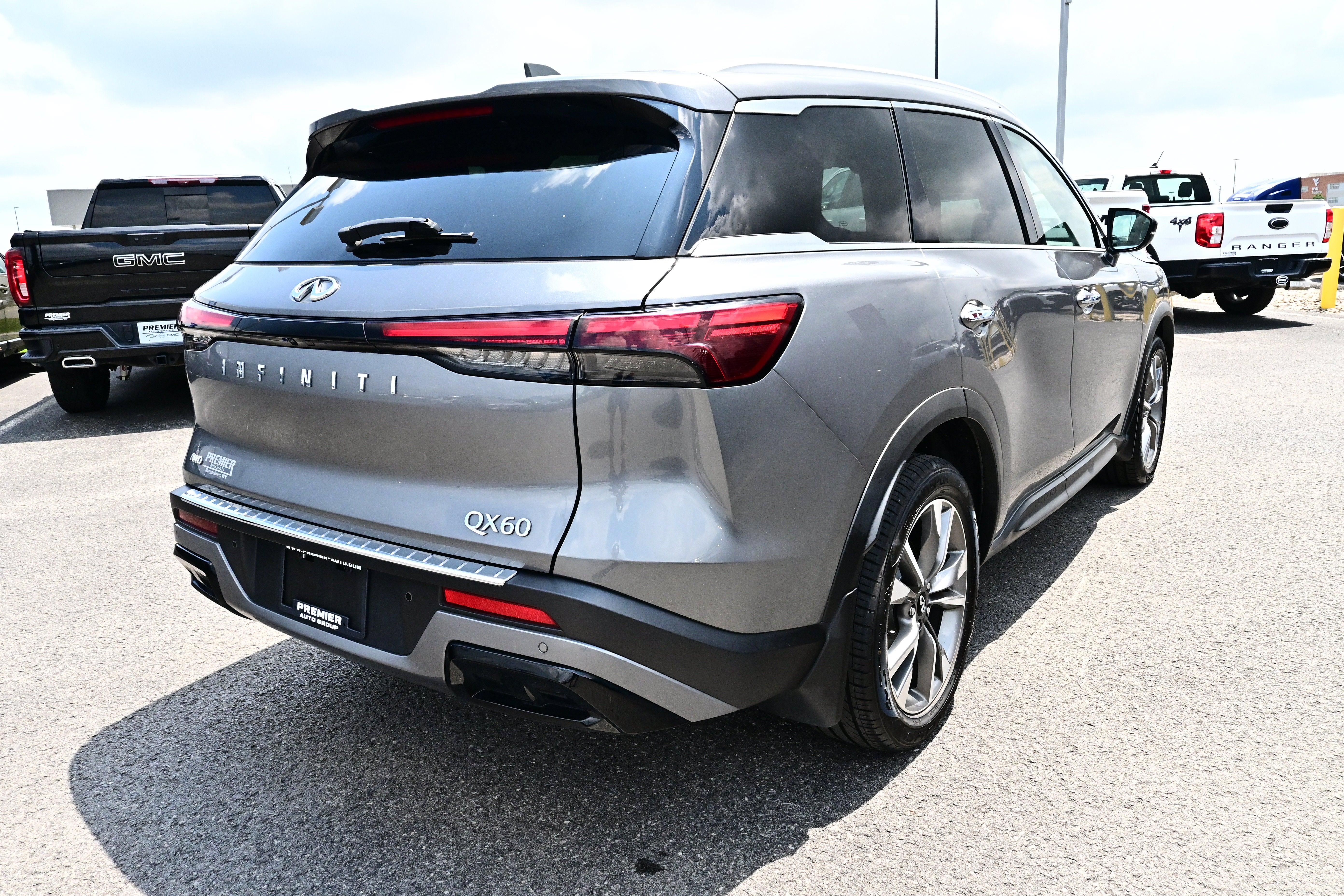 2023 INFINITI QX60 LUXE
