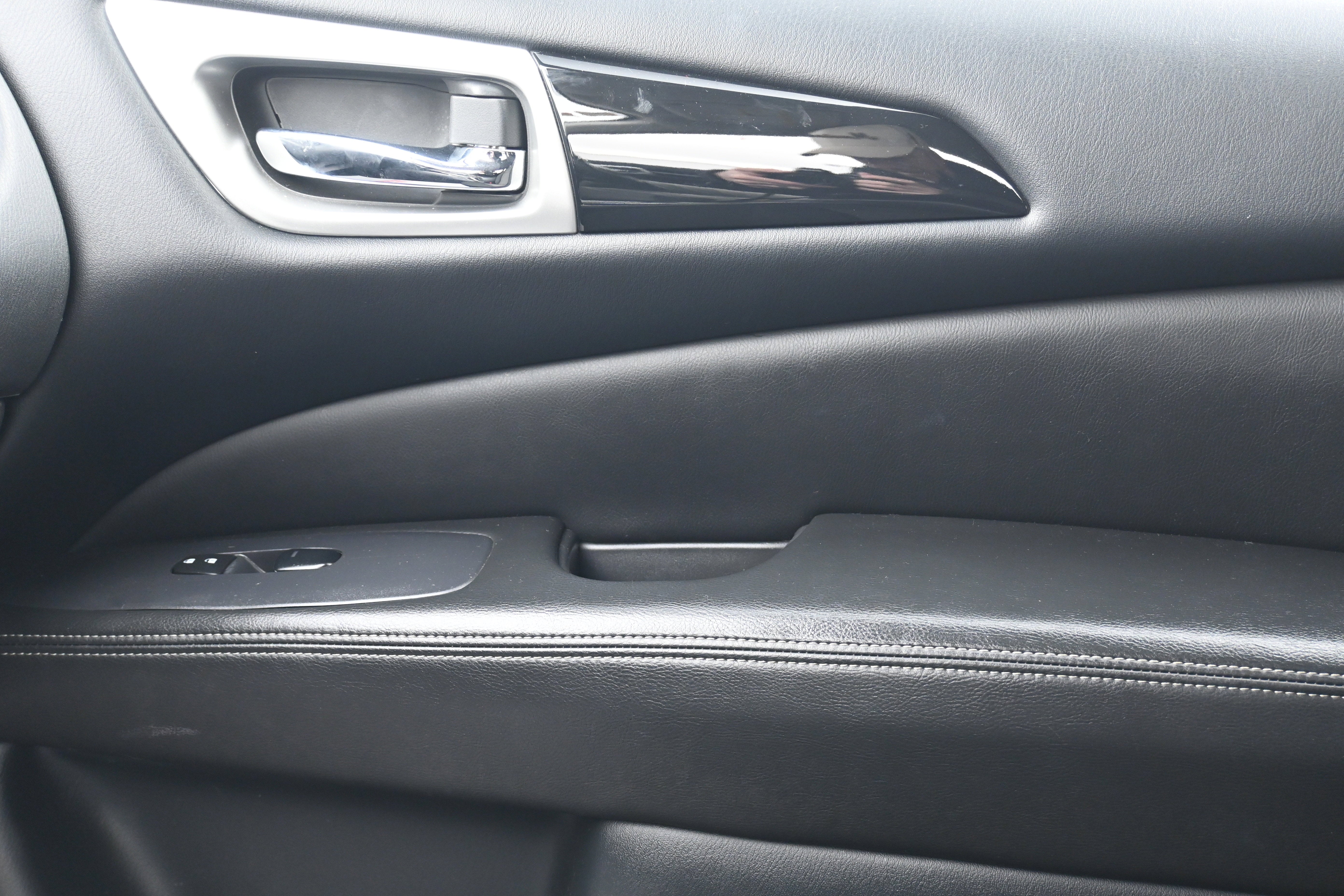 2020 Nissan Pathfinder S