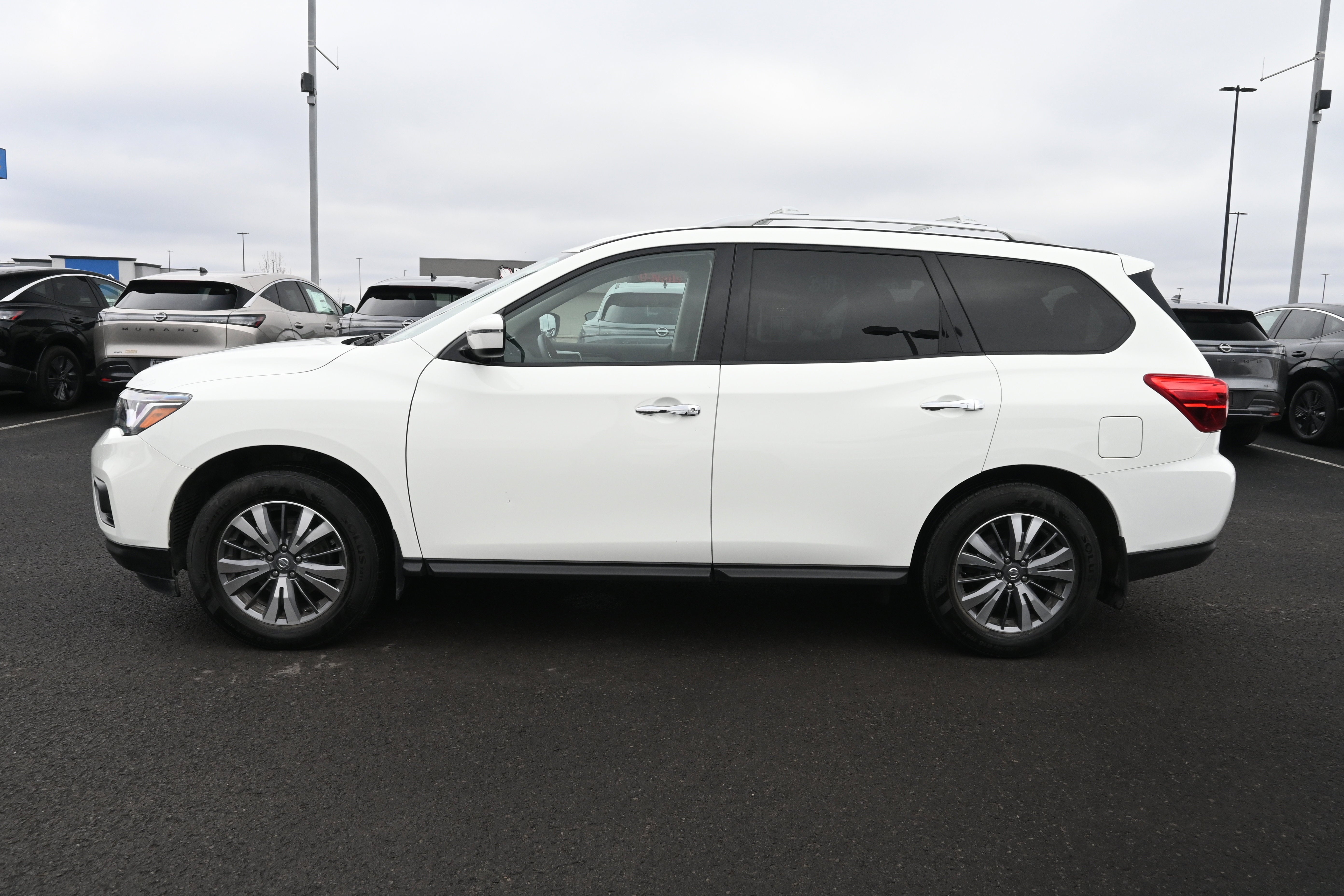 2020 Nissan Pathfinder S